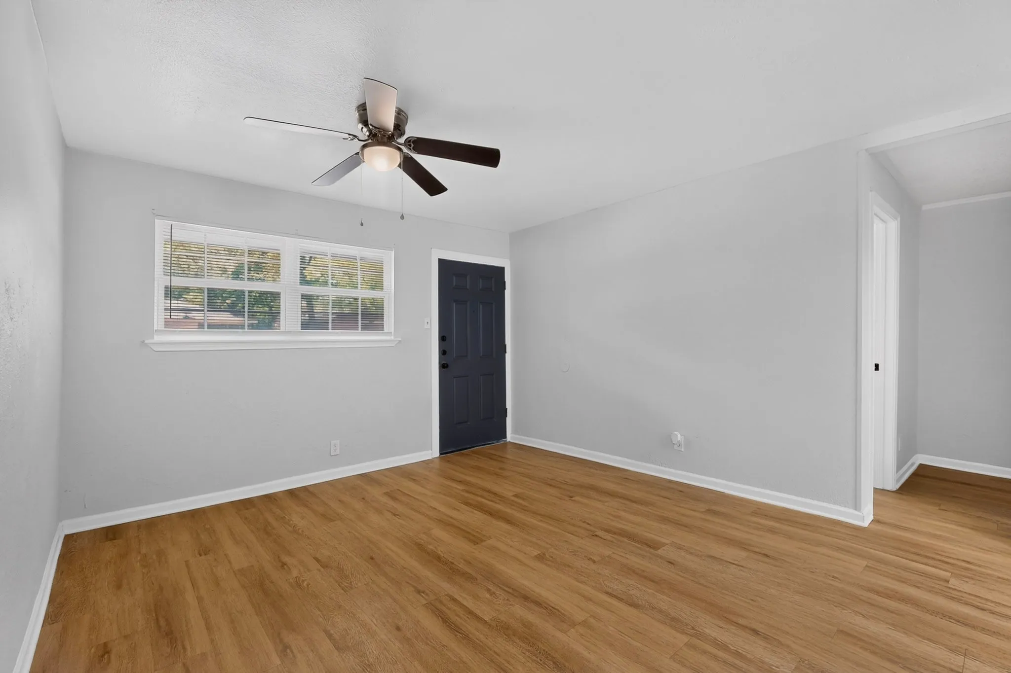 Single Family Residence For Rent in Tarrant County , 1809 W Sanford Street, Arlington, Texas 76012, 4 Bedroom, 2 Bathroom, 1 Garage spaces, 1,286 Sqft, built in 1960, mls#21386768, Real Estate Agent in Arlington, Homes For Rent in Tarrant county, Homes For Rent in Arlington, Realtor in Arlington Texas, Real Estate Brokerage Independent Realty Texas, Luminita Cordes Realtor