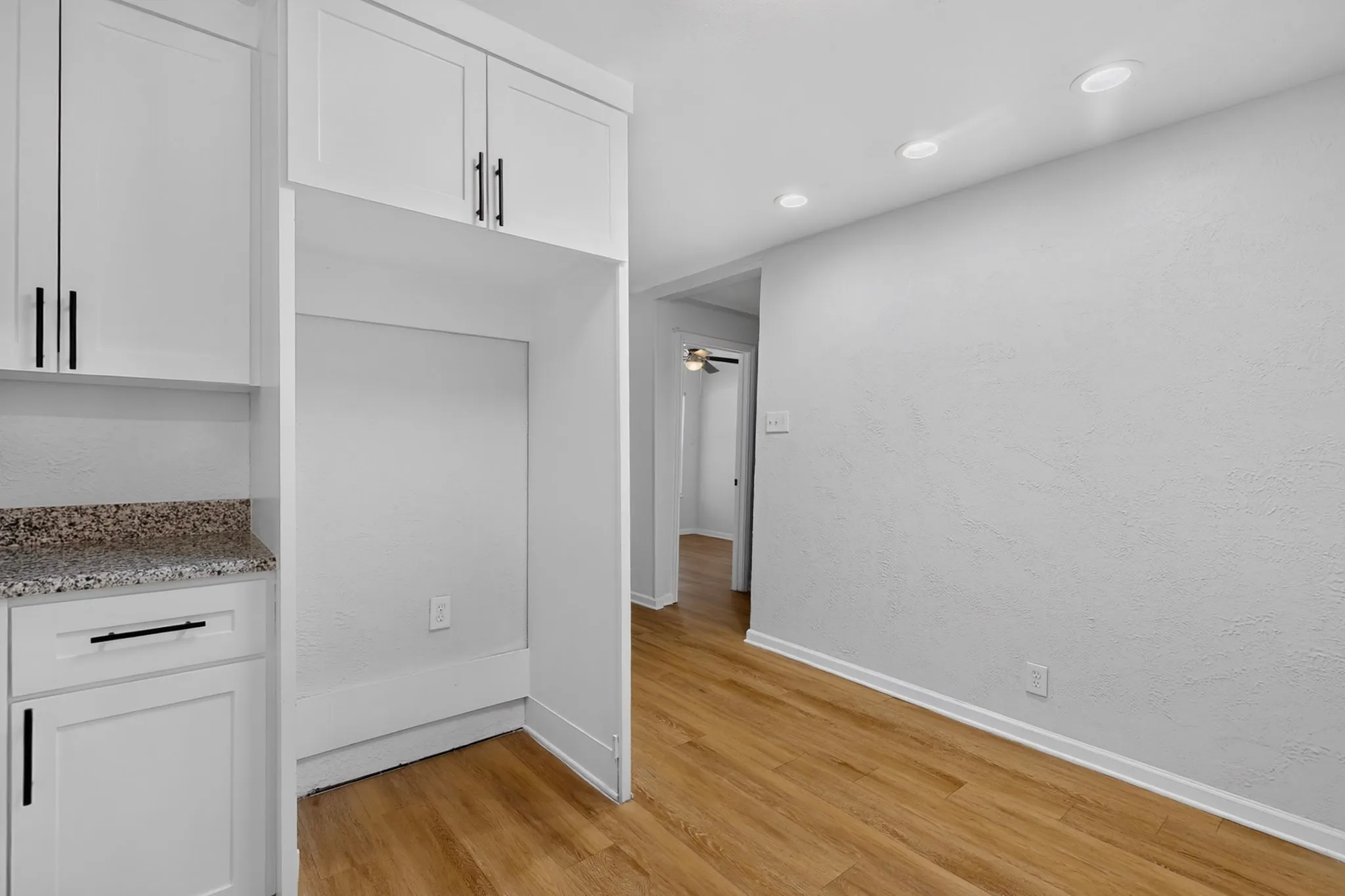 Single Family Residence For Rent in Tarrant County , 1809 W Sanford Street, Arlington, Texas 76012, 4 Bedroom, 2 Bathroom, 1 Garage spaces, 1,286 Sqft, built in 1960, mls#21386768, Real Estate Agent in Arlington, Homes For Rent in Tarrant county, Homes For Rent in Arlington, Realtor in Arlington Texas, Real Estate Brokerage Independent Realty Texas, Luminita Cordes Realtor