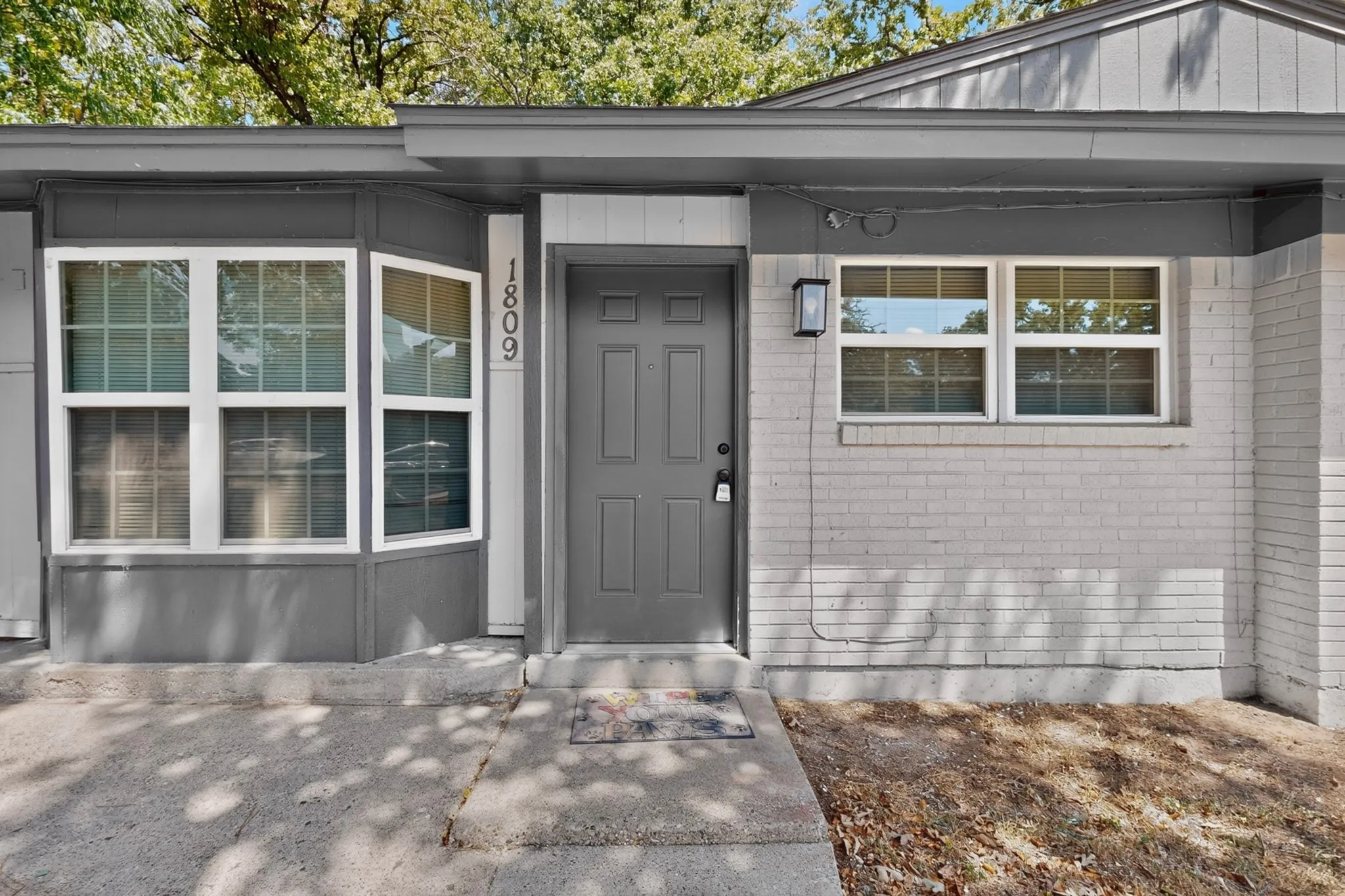 Single Family Residence For Rent in Tarrant County , 1809 W Sanford Street, Arlington, Texas 76012, 4 Bedroom, 2 Bathroom, 1 Garage spaces, 1,286 Sqft, built in 1960, mls#21386768, Real Estate Agent in Arlington, Homes For Rent in Tarrant county, Homes For Rent in Arlington, Realtor in Arlington Texas, Real Estate Brokerage Independent Realty Texas, Luminita Cordes Realtor