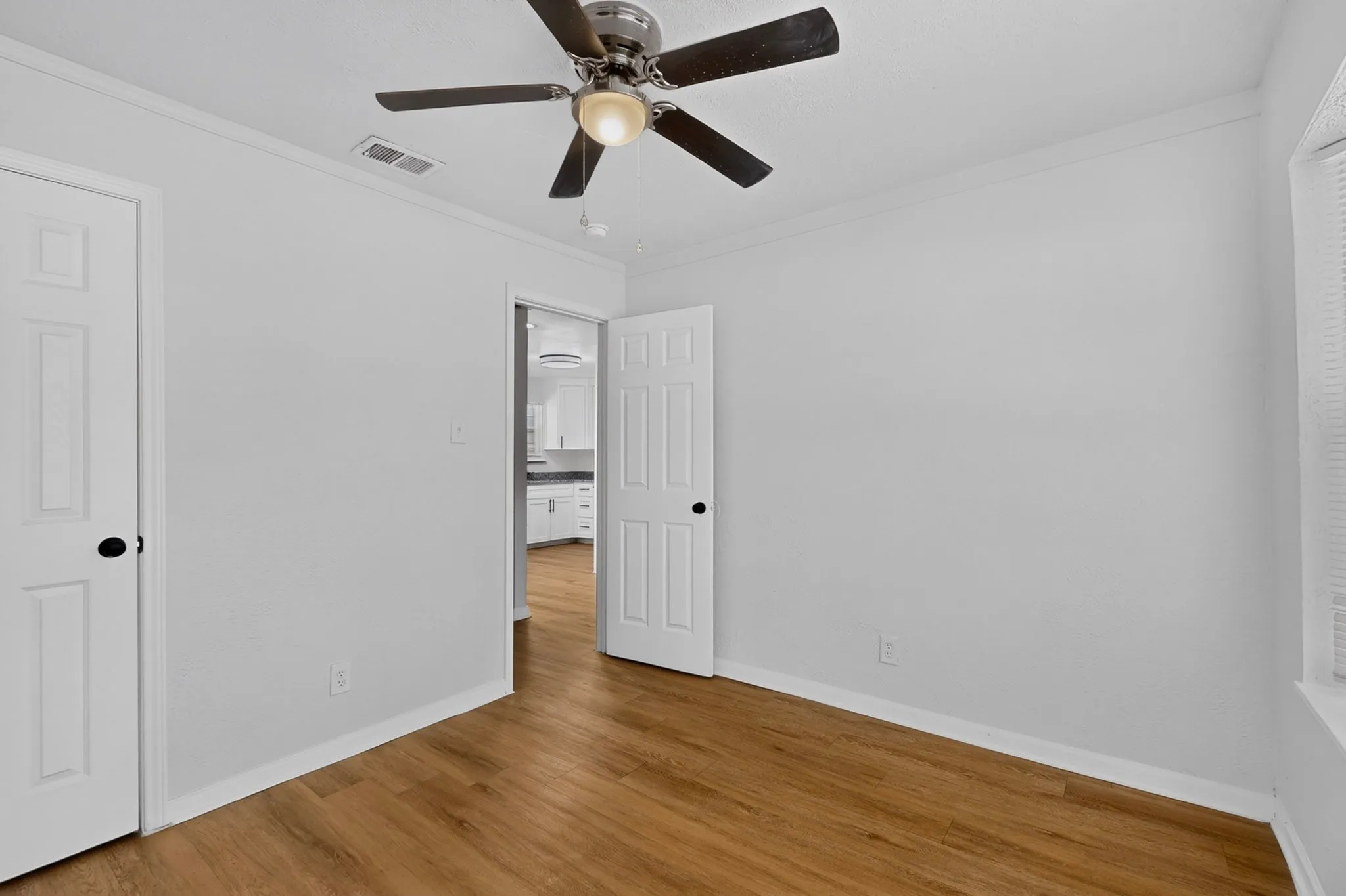 Single Family Residence For Rent in Tarrant County , 1809 W Sanford Street, Arlington, Texas 76012, 4 Bedroom, 2 Bathroom, 1 Garage spaces, 1,286 Sqft, built in 1960, mls#21386768, Real Estate Agent in Arlington, Homes For Rent in Tarrant county, Homes For Rent in Arlington, Realtor in Arlington Texas, Real Estate Brokerage Independent Realty Texas, Luminita Cordes Realtor
