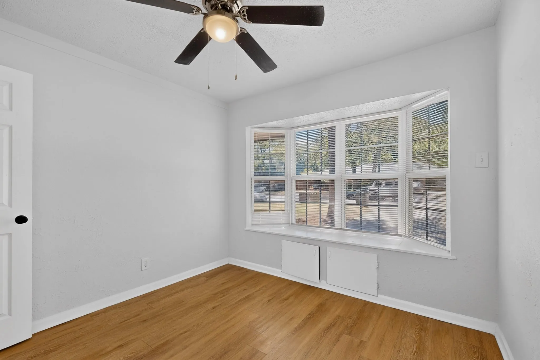Single Family Residence For Rent in Tarrant County , 1809 W Sanford Street, Arlington, Texas 76012, 4 Bedroom, 2 Bathroom, 1 Garage spaces, 1,286 Sqft, built in 1960, mls#21386768, Real Estate Agent in Arlington, Homes For Rent in Tarrant county, Homes For Rent in Arlington, Realtor in Arlington Texas, Real Estate Brokerage Independent Realty Texas, Luminita Cordes Realtor