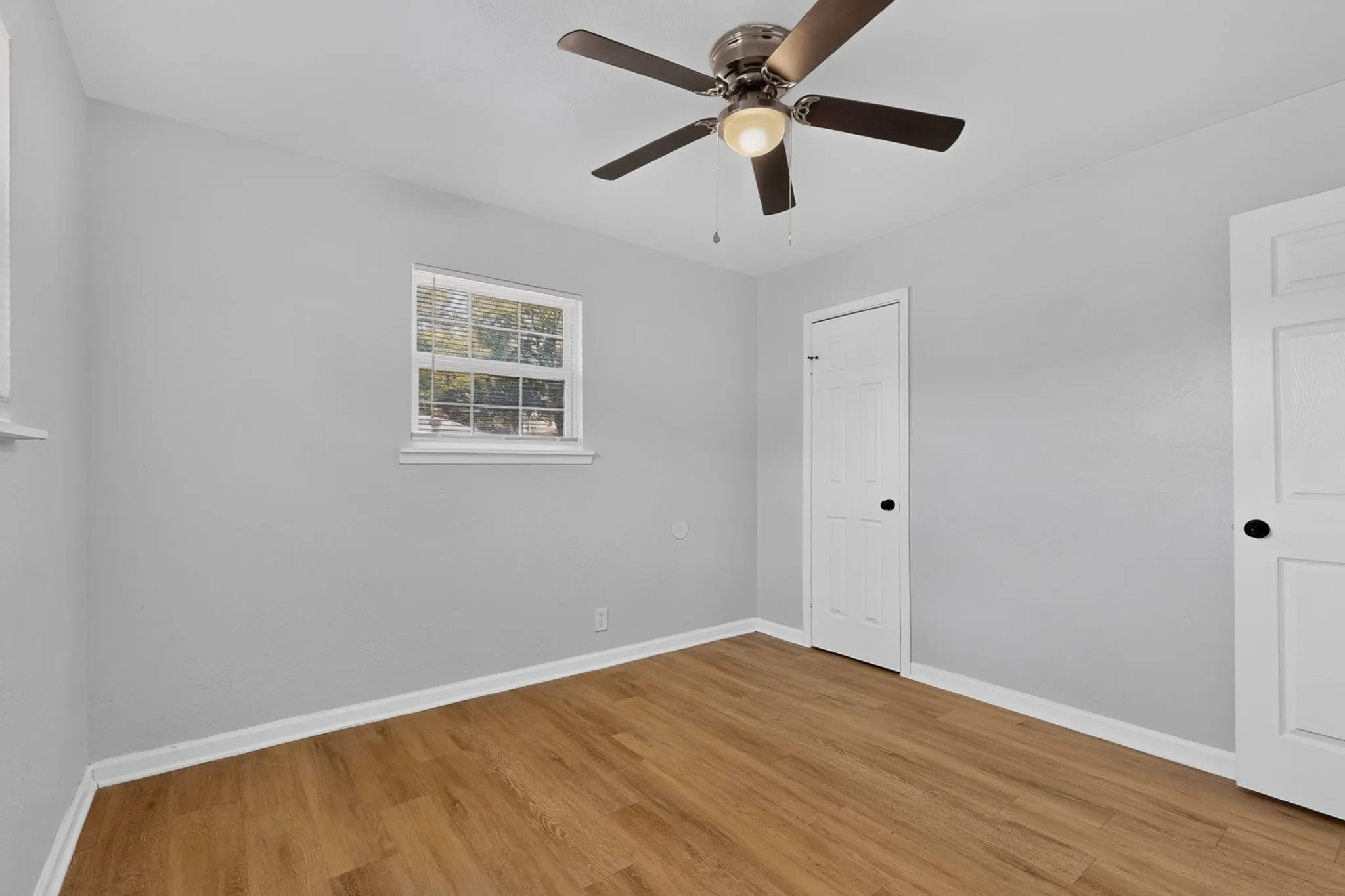 Single Family Residence For Rent in Tarrant County , 1809 W Sanford Street, Arlington, Texas 76012, 4 Bedroom, 2 Bathroom, 1 Garage spaces, 1,286 Sqft, built in 1960, mls#21386768, Real Estate Agent in Arlington, Homes For Rent in Tarrant county, Homes For Rent in Arlington, Realtor in Arlington Texas, Real Estate Brokerage Independent Realty Texas, Luminita Cordes Realtor
