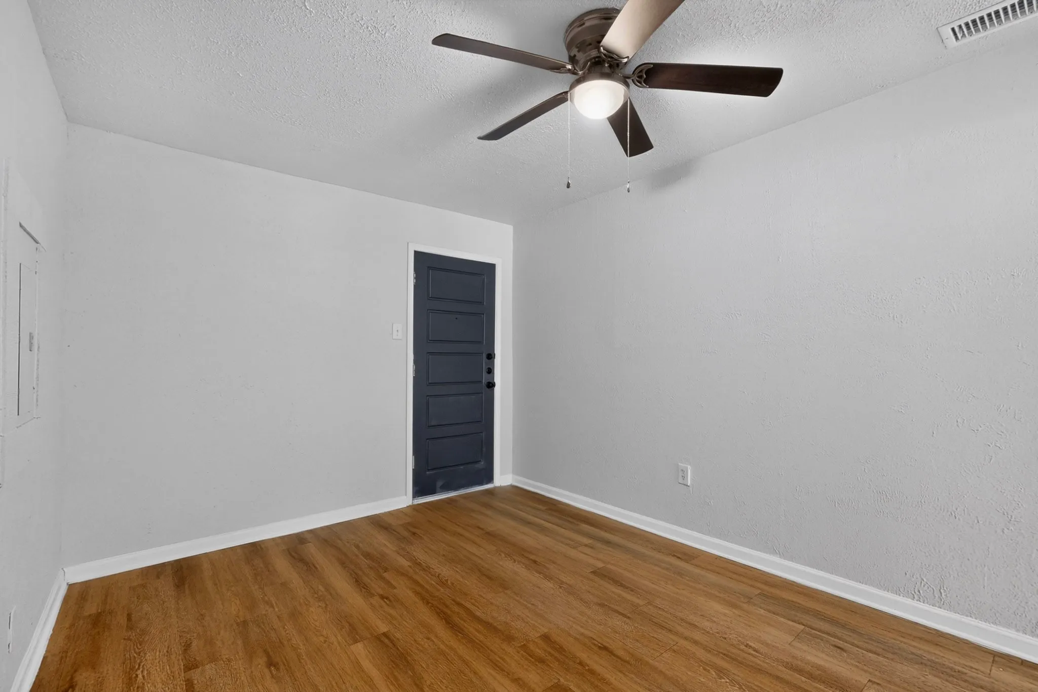 Single Family Residence For Rent in Tarrant County , 1809 W Sanford Street, Arlington, Texas 76012, 4 Bedroom, 2 Bathroom, 1 Garage spaces, 1,286 Sqft, built in 1960, mls#21386768, Real Estate Agent in Arlington, Homes For Rent in Tarrant county, Homes For Rent in Arlington, Realtor in Arlington Texas, Real Estate Brokerage Independent Realty Texas, Luminita Cordes Realtor