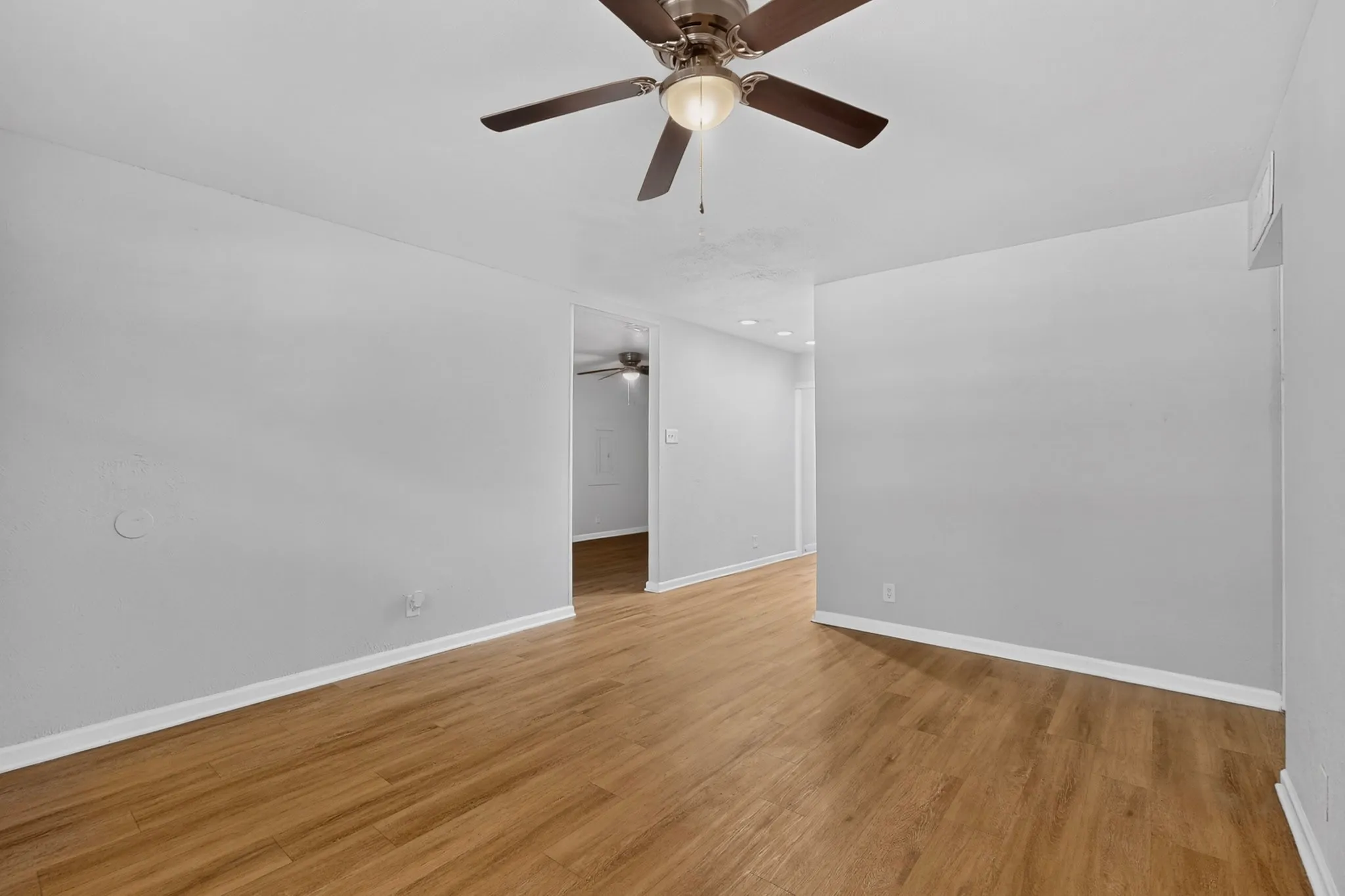 Single Family Residence For Rent in Tarrant County , 1809 W Sanford Street, Arlington, Texas 76012, 4 Bedroom, 2 Bathroom, 1 Garage spaces, 1,286 Sqft, built in 1960, mls#21386768, Real Estate Agent in Arlington, Homes For Rent in Tarrant county, Homes For Rent in Arlington, Realtor in Arlington Texas, Real Estate Brokerage Independent Realty Texas, Luminita Cordes Realtor