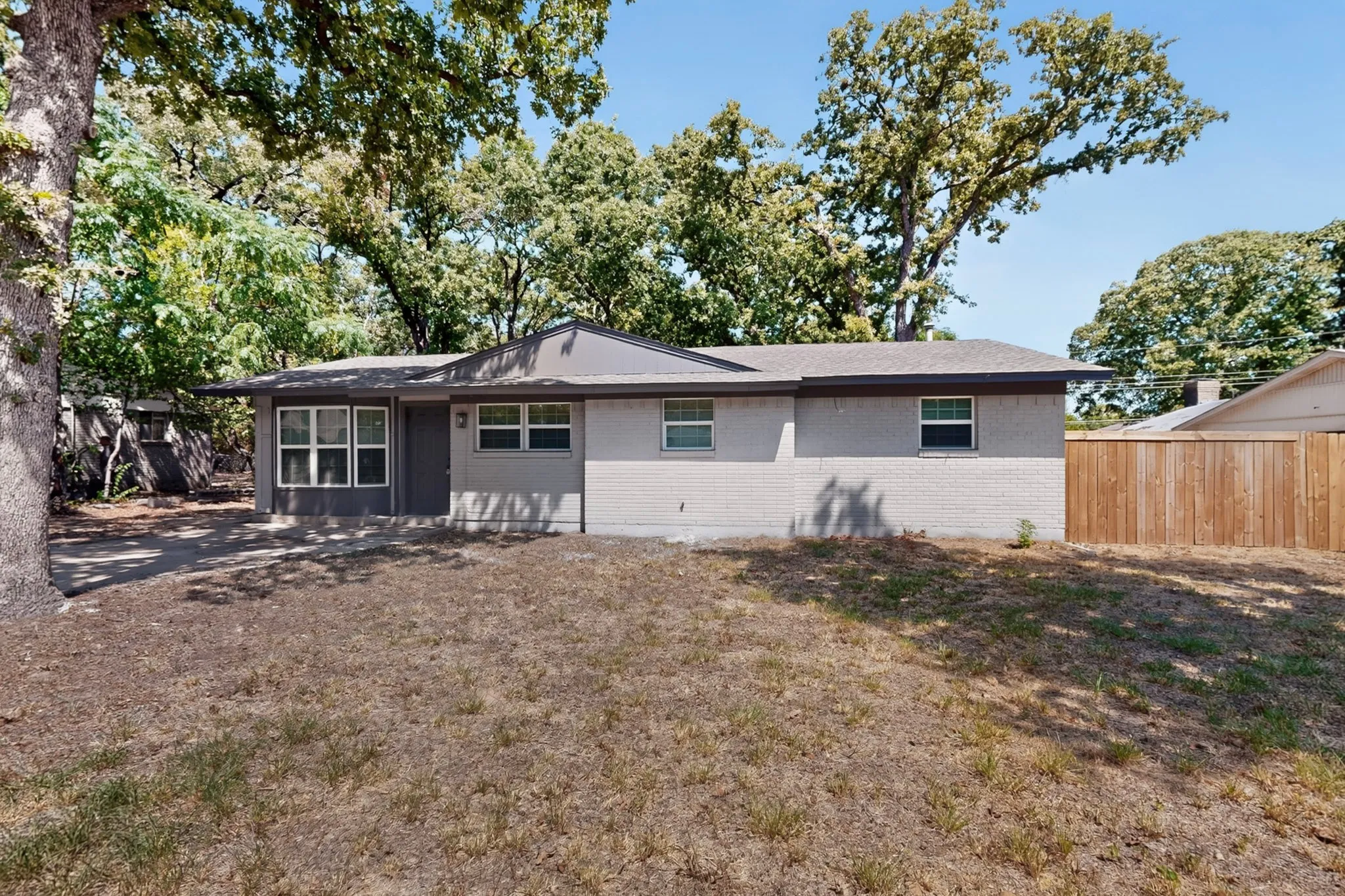 Single Family Residence For Rent in Tarrant County , 1809 W Sanford Street, Arlington, Texas 76012, 4 Bedroom, 2 Bathroom, 1 Garage spaces, 1,286 Sqft, built in 1960, mls#21386768, Real Estate Agent in Arlington, Homes For Rent in Tarrant county, Homes For Rent in Arlington, Realtor in Arlington Texas, Real Estate Brokerage Independent Realty Texas, Luminita Cordes Realtor