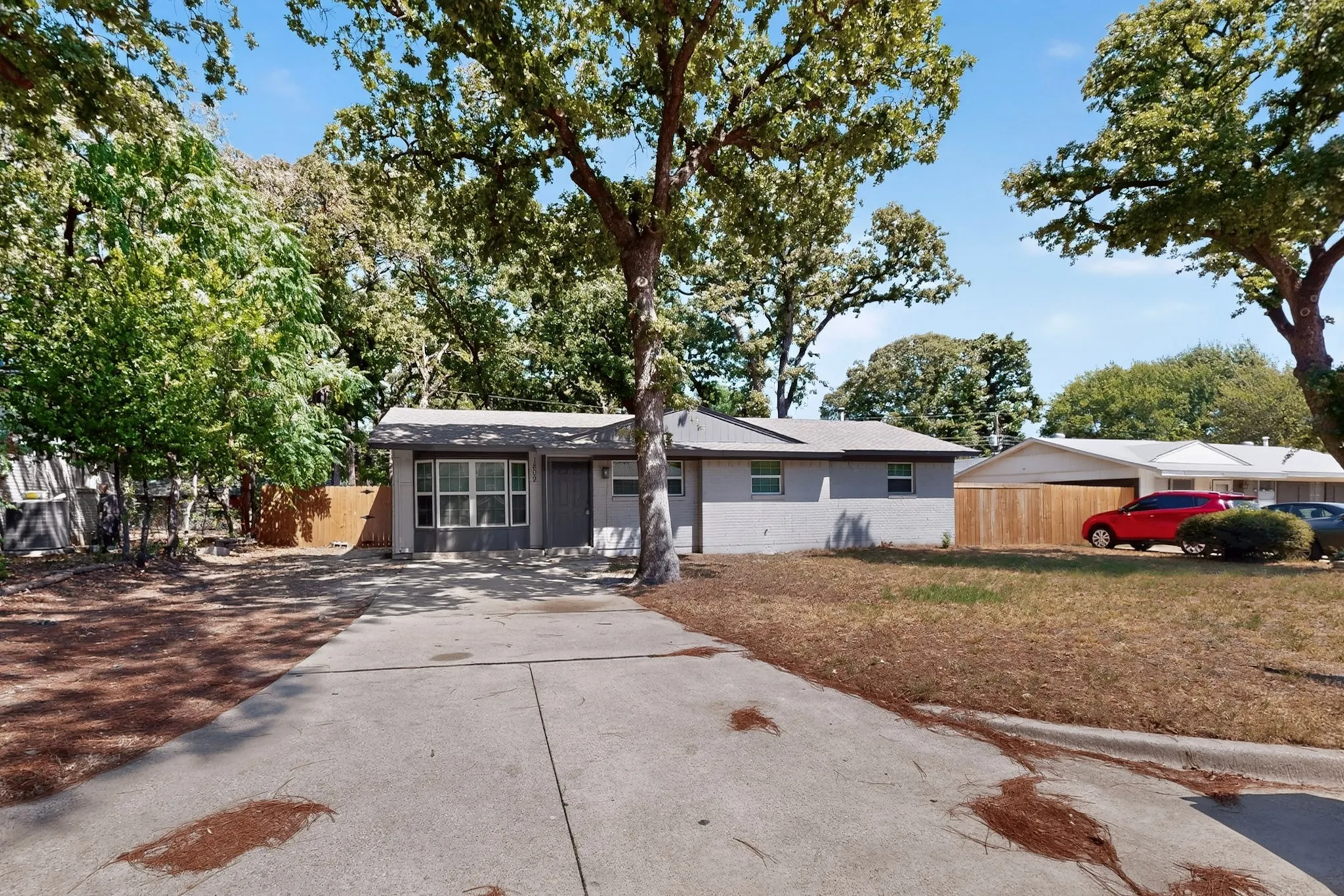 Single Family Residence For Rent in Tarrant County , 1809 W Sanford Street, Arlington, Texas 76012, 4 Bedroom, 2 Bathroom, 1 Garage spaces, 1,286 Sqft, built in 1960, mls#21386768, Real Estate Agent in Arlington, Homes For Rent in Tarrant county, Homes For Rent in Arlington, Realtor in Arlington Texas, Real Estate Brokerage Independent Realty Texas, Luminita Cordes Realtor