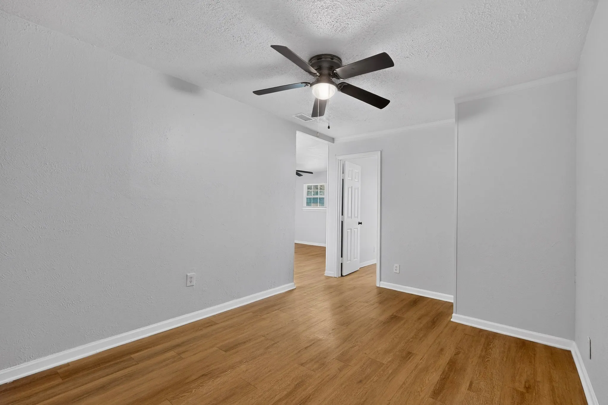 Single Family Residence For Rent in Tarrant County , 1809 W Sanford Street, Arlington, Texas 76012, 4 Bedroom, 2 Bathroom, 1 Garage spaces, 1,286 Sqft, built in 1960, mls#21386768, Real Estate Agent in Arlington, Homes For Rent in Tarrant county, Homes For Rent in Arlington, Realtor in Arlington Texas, Real Estate Brokerage Independent Realty Texas, Luminita Cordes Realtor