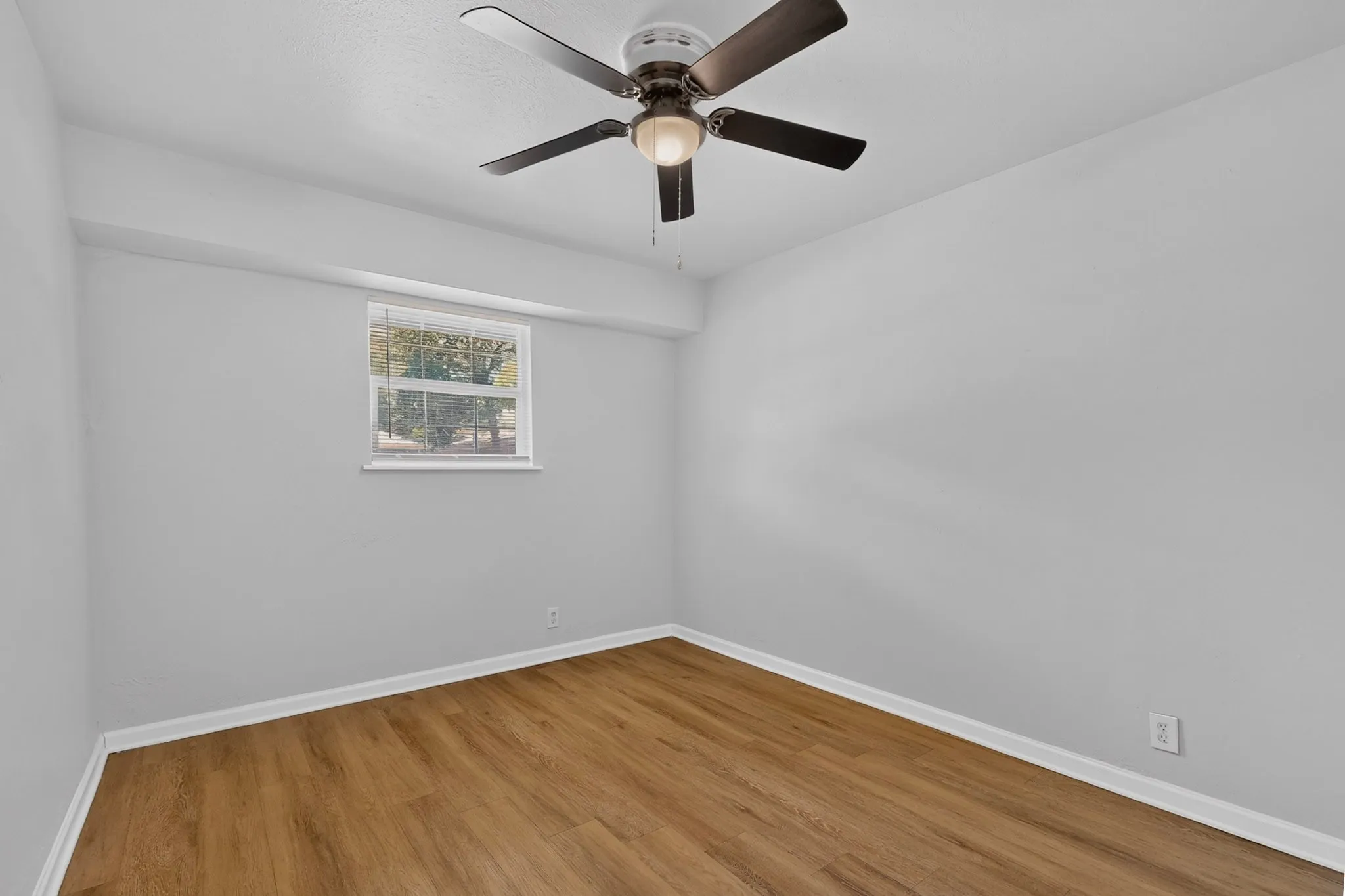 Single Family Residence For Rent in Tarrant County , 1809 W Sanford Street, Arlington, Texas 76012, 4 Bedroom, 2 Bathroom, 1 Garage spaces, 1,286 Sqft, built in 1960, mls#21386768, Real Estate Agent in Arlington, Homes For Rent in Tarrant county, Homes For Rent in Arlington, Realtor in Arlington Texas, Real Estate Brokerage Independent Realty Texas, Luminita Cordes Realtor