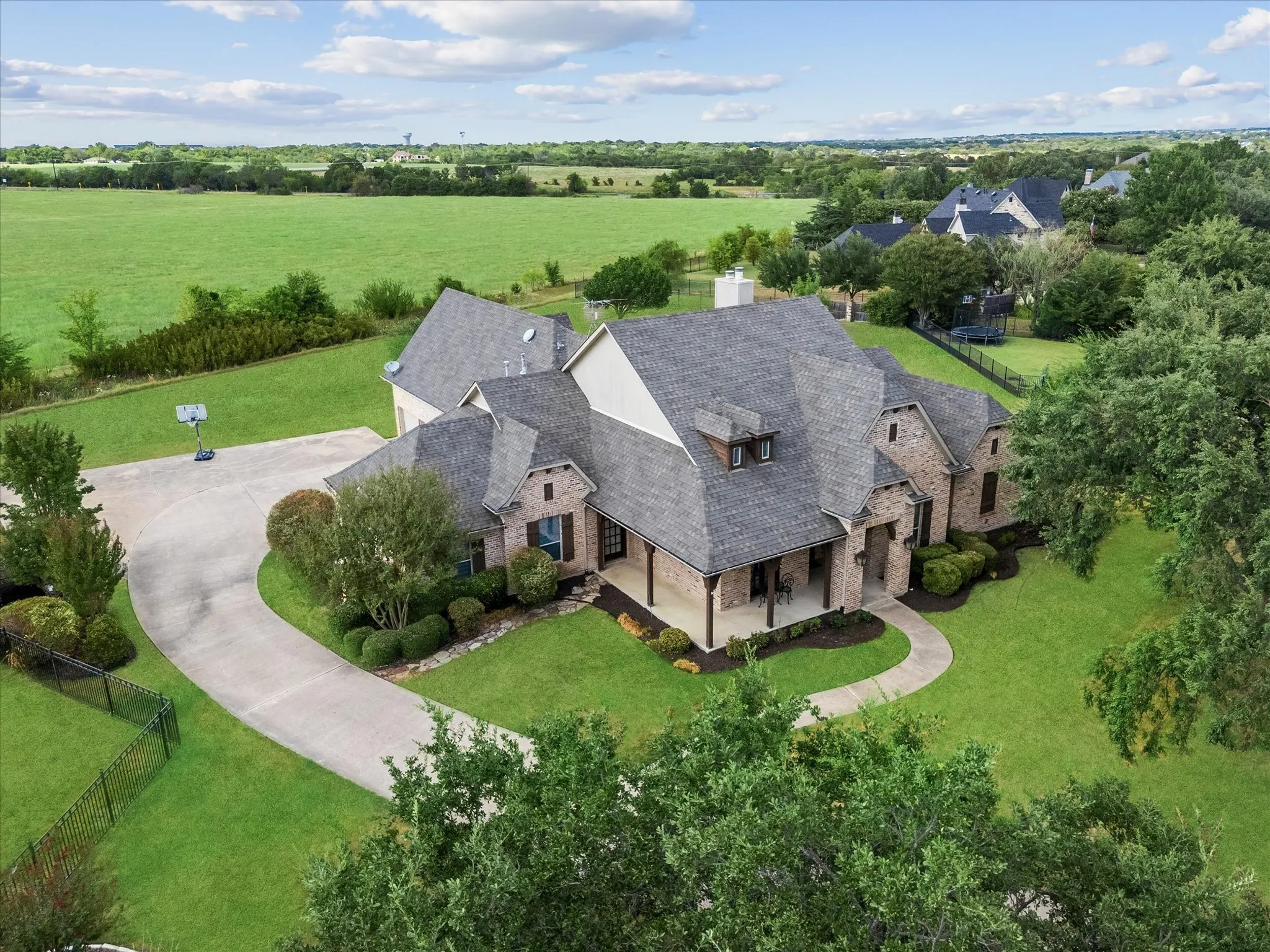Single Family Residence For Sale in Rockwall County , 5 Wiltshire Court, Heath, Texas 75032, 5 Bedroom, 4 Bathroom, 3 Garage spaces, 4,407 Sqft, built in 2003, mls#21385623, Real Estate Agent in Heath, Homes For Sale in Rockwall county, Homes For Sale in Heath, Realtor in Heath Texas, Real Estate Brokerage Independent Realty Texas, Luminita Cordes Realtor