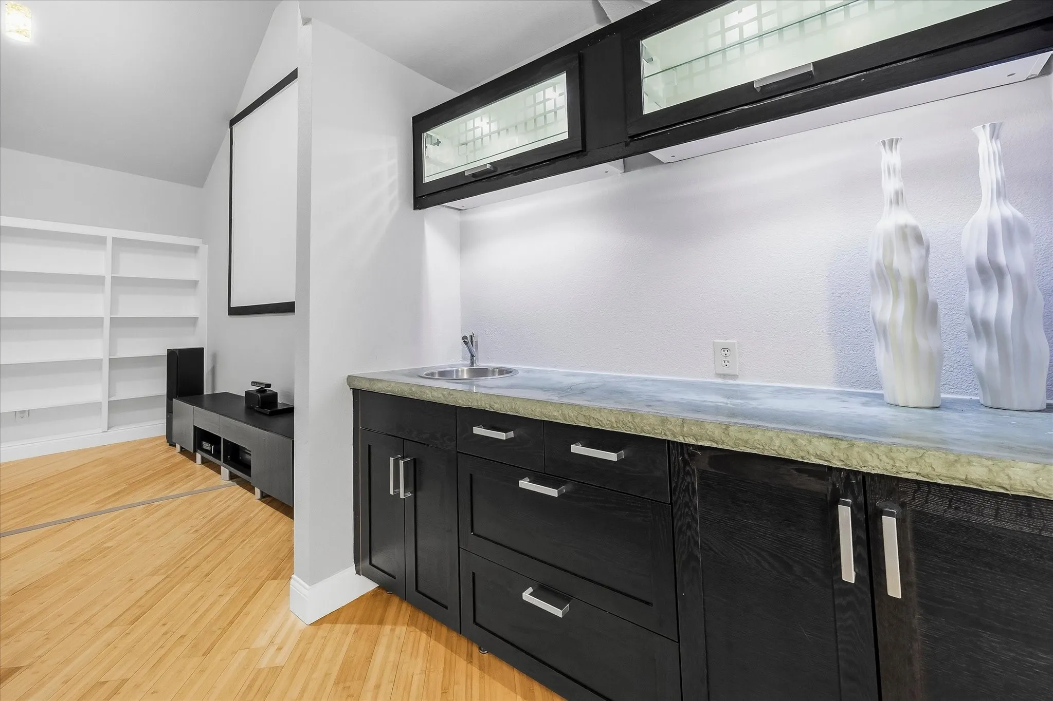 Single Family Residence For Sale in Rockwall County , 5 Wiltshire Court, Heath, Texas 75032, 5 Bedroom, 4 Bathroom, 3 Garage spaces, 4,407 Sqft, built in 2003, mls#21385623, Real Estate Agent in Heath, Homes For Sale in Rockwall county, Homes For Sale in Heath, Realtor in Heath Texas, Real Estate Brokerage Independent Realty Texas, Luminita Cordes Realtor