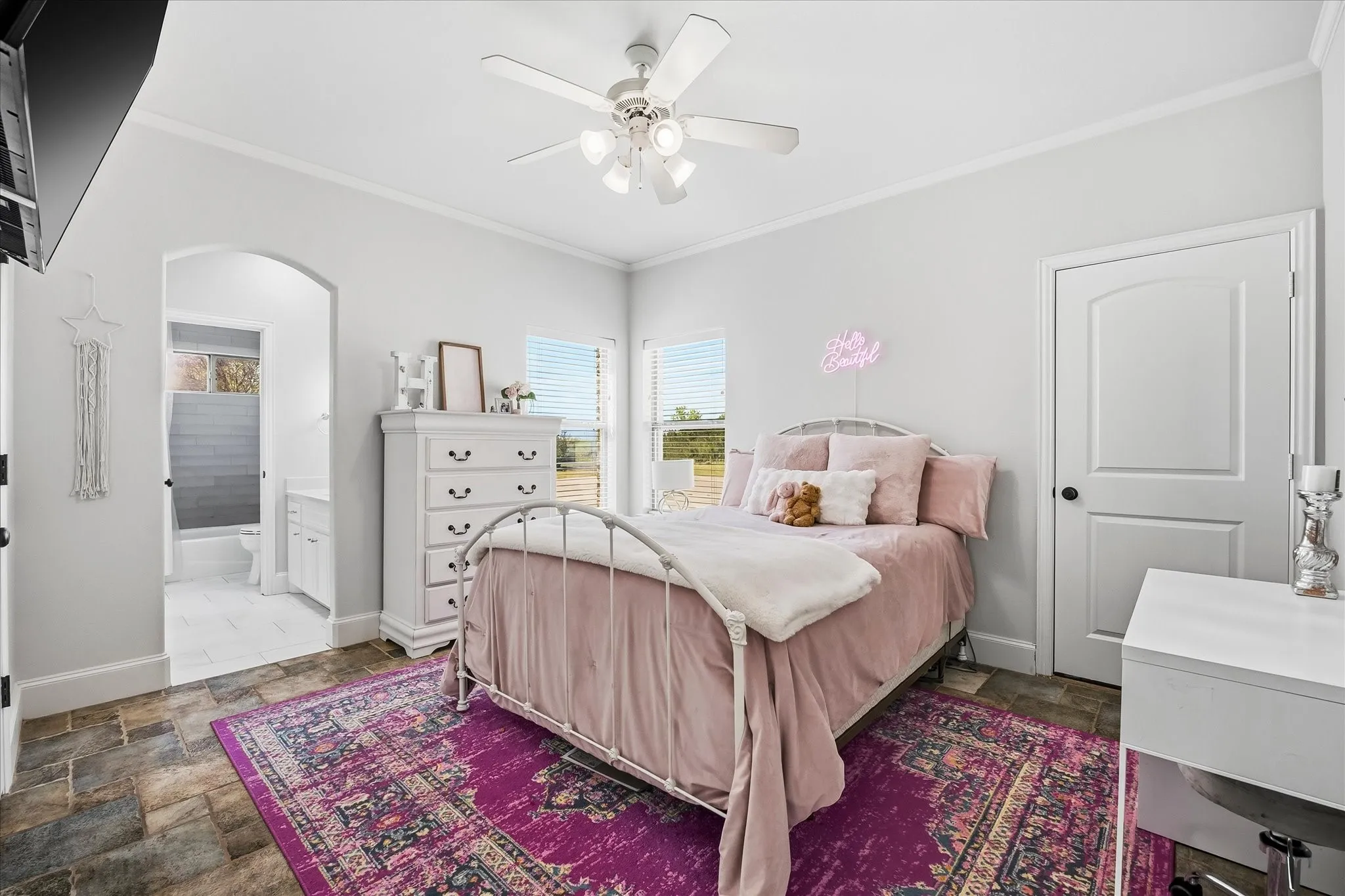 Single Family Residence For Sale in Rockwall County , 5 Wiltshire Court, Heath, Texas 75032, 5 Bedroom, 4 Bathroom, 3 Garage spaces, 4,407 Sqft, built in 2003, mls#21385623, Real Estate Agent in Heath, Homes For Sale in Rockwall county, Homes For Sale in Heath, Realtor in Heath Texas, Real Estate Brokerage Independent Realty Texas, Luminita Cordes Realtor