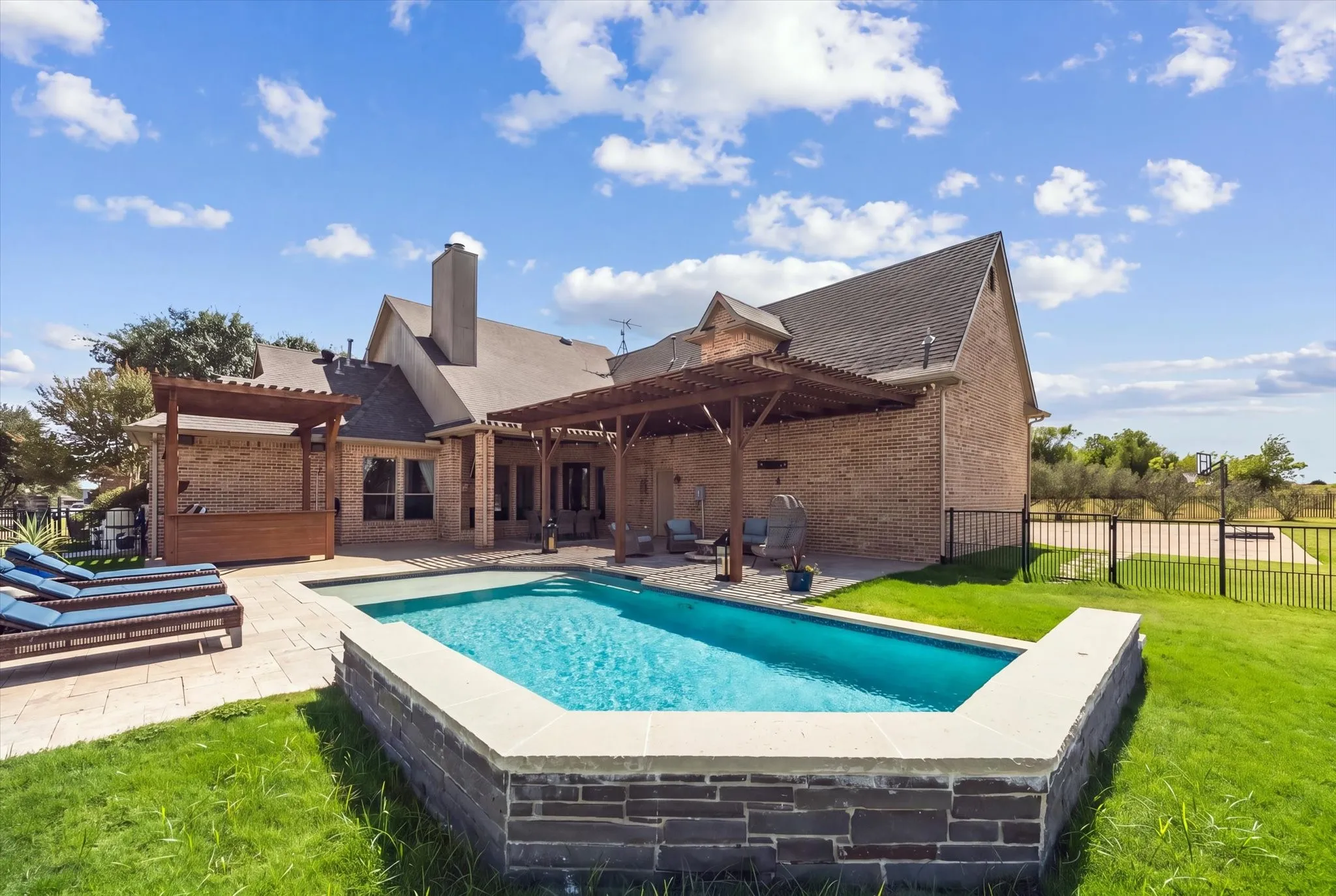 Single Family Residence For Sale in Rockwall County , 5 Wiltshire Court, Heath, Texas 75032, 5 Bedroom, 4 Bathroom, 3 Garage spaces, 4,407 Sqft, built in 2003, mls#21385623, Real Estate Agent in Heath, Homes For Sale in Rockwall county, Homes For Sale in Heath, Realtor in Heath Texas, Real Estate Brokerage Independent Realty Texas, Luminita Cordes Realtor