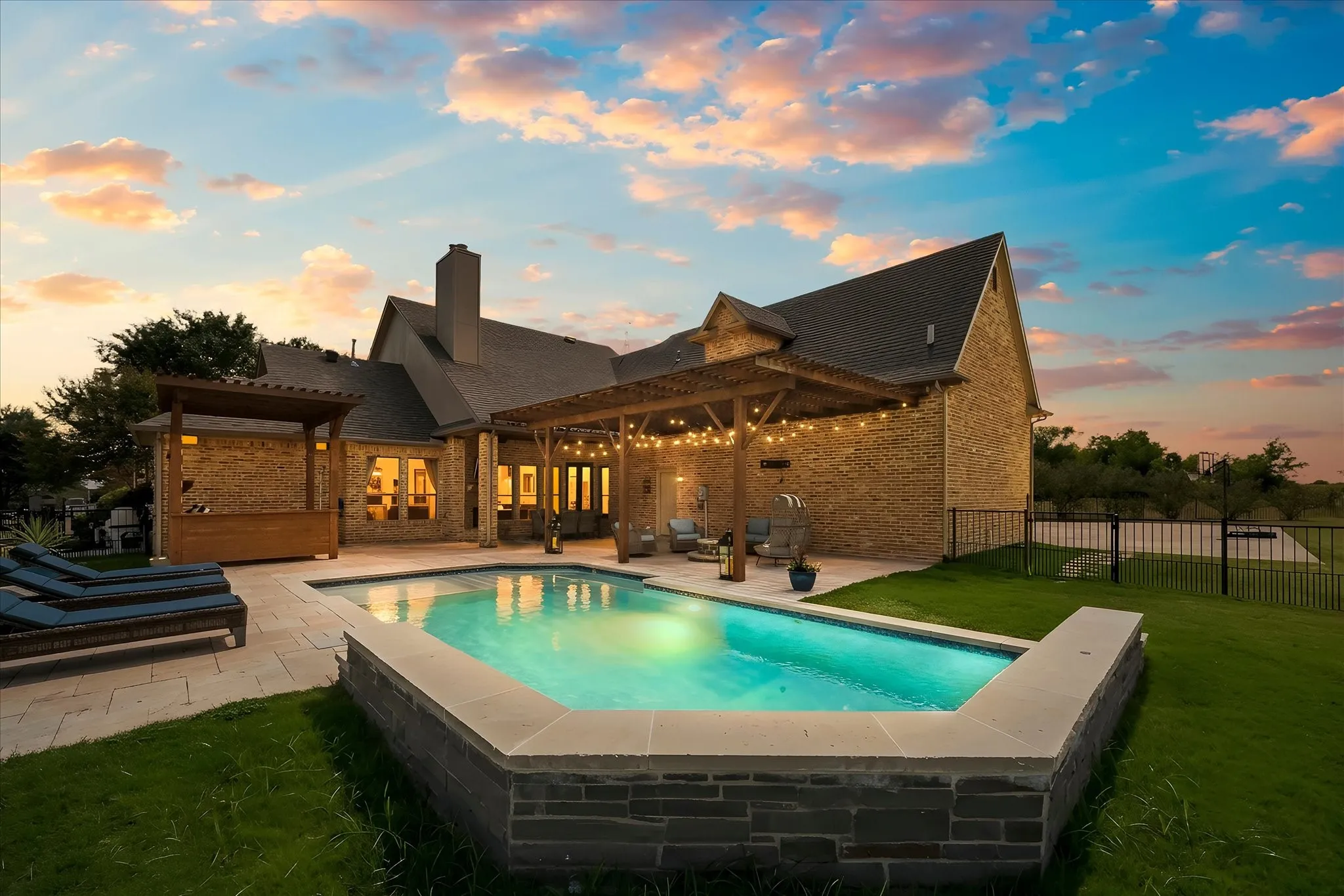 Single Family Residence For Sale in Rockwall County , 5 Wiltshire Court, Heath, Texas 75032, 5 Bedroom, 4 Bathroom, 3 Garage spaces, 4,407 Sqft, built in 2003, mls#21385623, Real Estate Agent in Heath, Homes For Sale in Rockwall county, Homes For Sale in Heath, Realtor in Heath Texas, Real Estate Brokerage Independent Realty Texas, Luminita Cordes Realtor