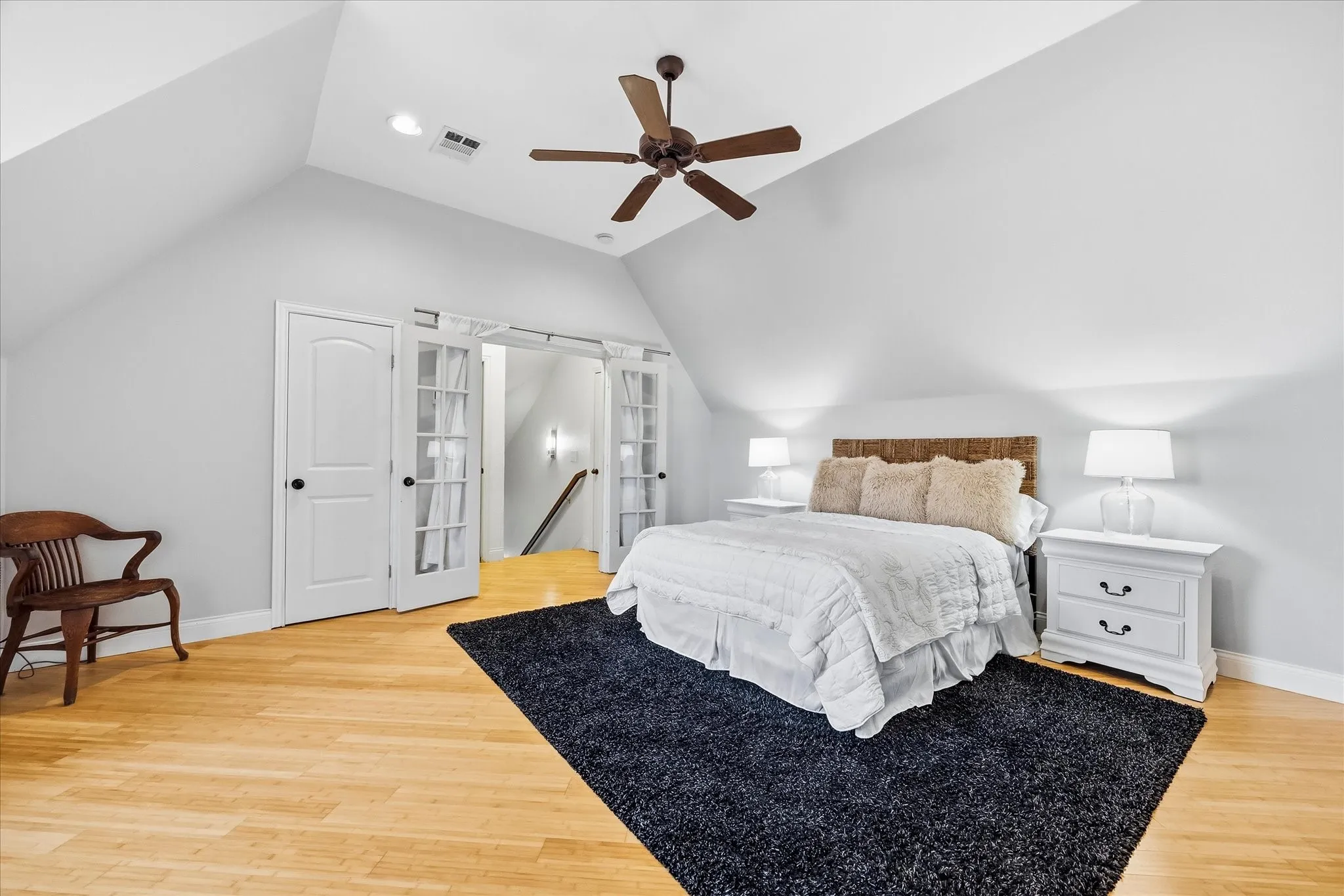 Single Family Residence For Sale in Rockwall County , 5 Wiltshire Court, Heath, Texas 75032, 5 Bedroom, 4 Bathroom, 3 Garage spaces, 4,407 Sqft, built in 2003, mls#21385623, Real Estate Agent in Heath, Homes For Sale in Rockwall county, Homes For Sale in Heath, Realtor in Heath Texas, Real Estate Brokerage Independent Realty Texas, Luminita Cordes Realtor