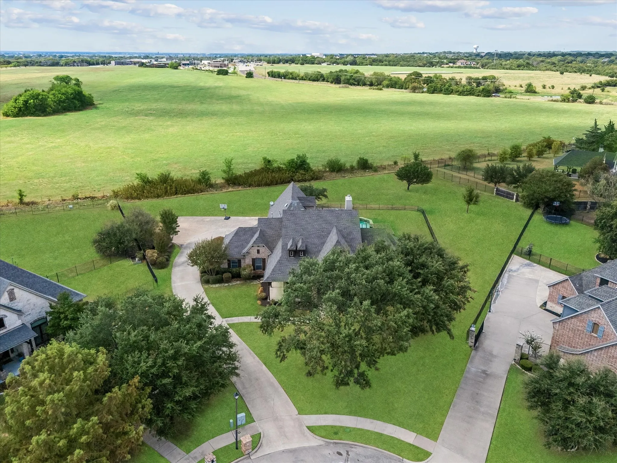 Single Family Residence For Sale in Rockwall County , 5 Wiltshire Court, Heath, Texas 75032, 5 Bedroom, 4 Bathroom, 3 Garage spaces, 4,407 Sqft, built in 2003, mls#21385623, Real Estate Agent in Heath, Homes For Sale in Rockwall county, Homes For Sale in Heath, Realtor in Heath Texas, Real Estate Brokerage Independent Realty Texas, Luminita Cordes Realtor