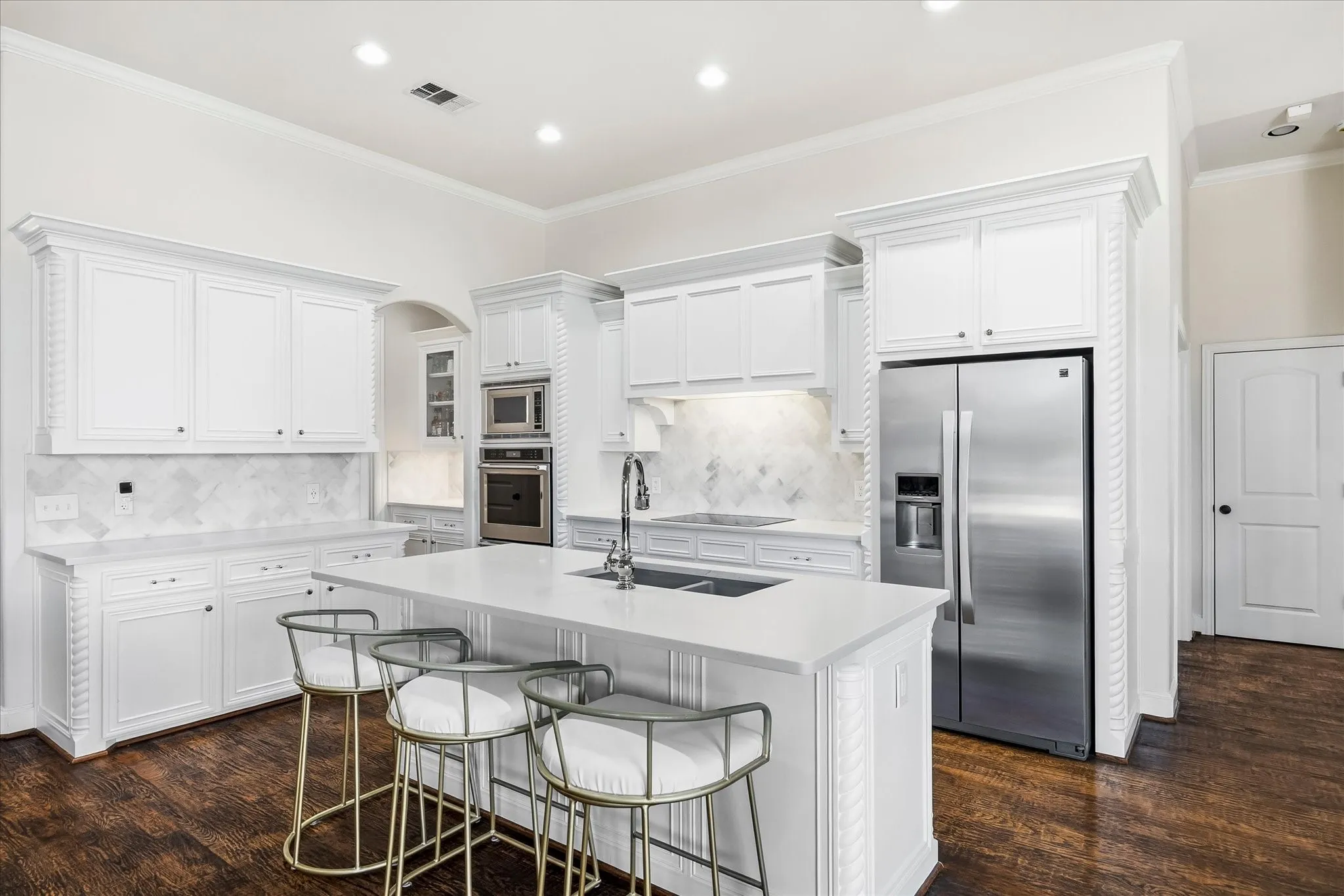 Single Family Residence For Sale in Rockwall County , 5 Wiltshire Court, Heath, Texas 75032, 5 Bedroom, 4 Bathroom, 3 Garage spaces, 4,407 Sqft, built in 2003, mls#21385623, Real Estate Agent in Heath, Homes For Sale in Rockwall county, Homes For Sale in Heath, Realtor in Heath Texas, Real Estate Brokerage Independent Realty Texas, Luminita Cordes Realtor