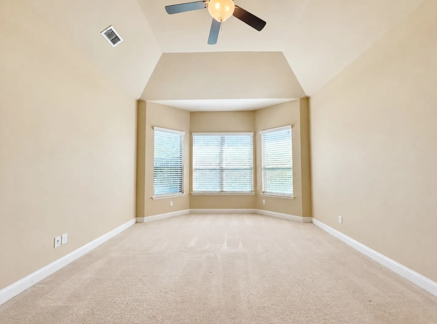 Single Family Residence For Rent in Denton County , 2645 Walnut Creek Lane, The Colony, Texas 75056, 3 Bedroom, 2 Bathroom, 3 Garage spaces, 2,338 Sqft, built in 2015, mls#21386774, Real Estate Agent in The Colony, Homes For Rent in Denton county, Homes For Rent in The Colony, Realtor in The Colony Texas, Real Estate Brokerage Independent Realty Texas, Luminita Cordes Realtor