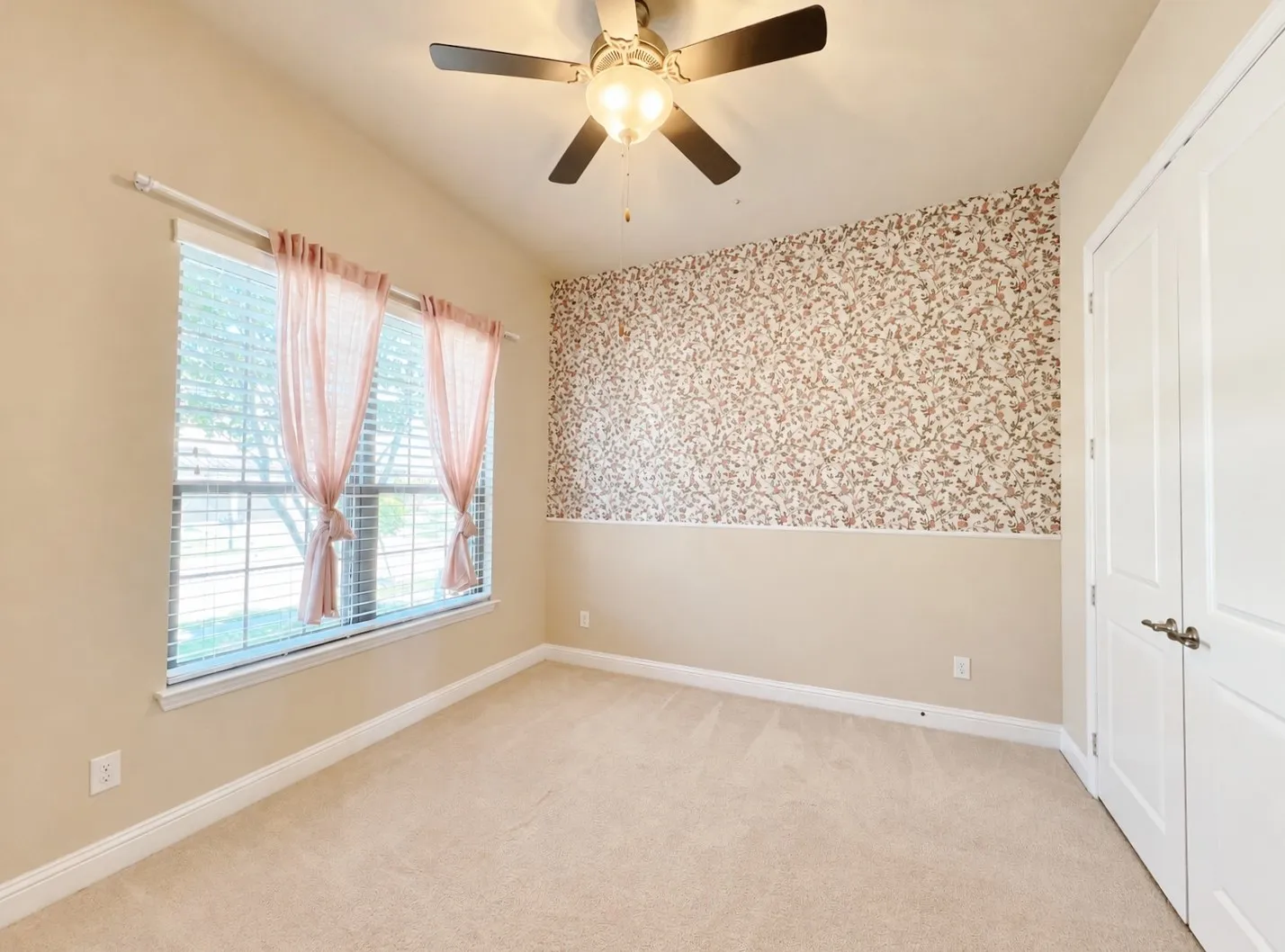 Single Family Residence For Rent in Denton County , 2645 Walnut Creek Lane, The Colony, Texas 75056, 3 Bedroom, 2 Bathroom, 3 Garage spaces, 2,338 Sqft, built in 2015, mls#21386774, Real Estate Agent in The Colony, Homes For Rent in Denton county, Homes For Rent in The Colony, Realtor in The Colony Texas, Real Estate Brokerage Independent Realty Texas, Luminita Cordes Realtor