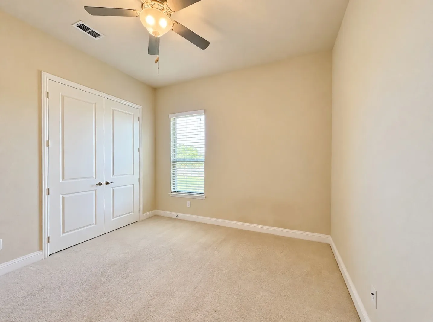 Single Family Residence For Rent in Denton County , 2645 Walnut Creek Lane, The Colony, Texas 75056, 3 Bedroom, 2 Bathroom, 3 Garage spaces, 2,338 Sqft, built in 2015, mls#21386774, Real Estate Agent in The Colony, Homes For Rent in Denton county, Homes For Rent in The Colony, Realtor in The Colony Texas, Real Estate Brokerage Independent Realty Texas, Luminita Cordes Realtor