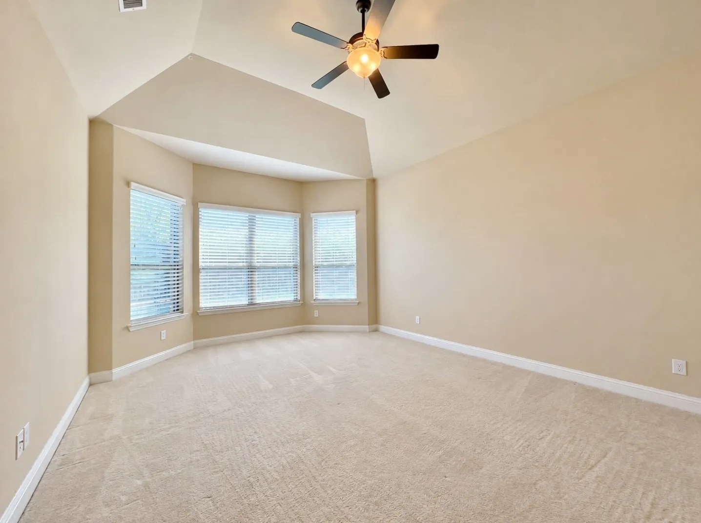 Single Family Residence For Rent in Denton County , 2645 Walnut Creek Lane, The Colony, Texas 75056, 3 Bedroom, 2 Bathroom, 3 Garage spaces, 2,338 Sqft, built in 2015, mls#21386774, Real Estate Agent in The Colony, Homes For Rent in Denton county, Homes For Rent in The Colony, Realtor in The Colony Texas, Real Estate Brokerage Independent Realty Texas, Luminita Cordes Realtor