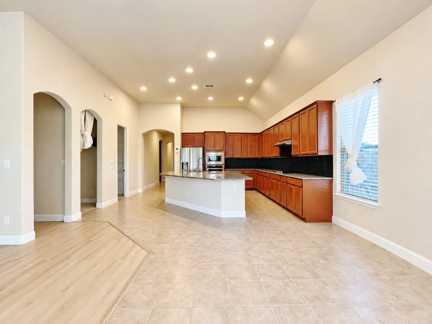 Single Family Residence For Rent in Denton County , 2645 Walnut Creek Lane, The Colony, Texas 75056, 3 Bedroom, 2 Bathroom, 3 Garage spaces, 2,338 Sqft, built in 2015, mls#21386774, Real Estate Agent in The Colony, Homes For Rent in Denton county, Homes For Rent in The Colony, Realtor in The Colony Texas, Real Estate Brokerage Independent Realty Texas, Luminita Cordes Realtor