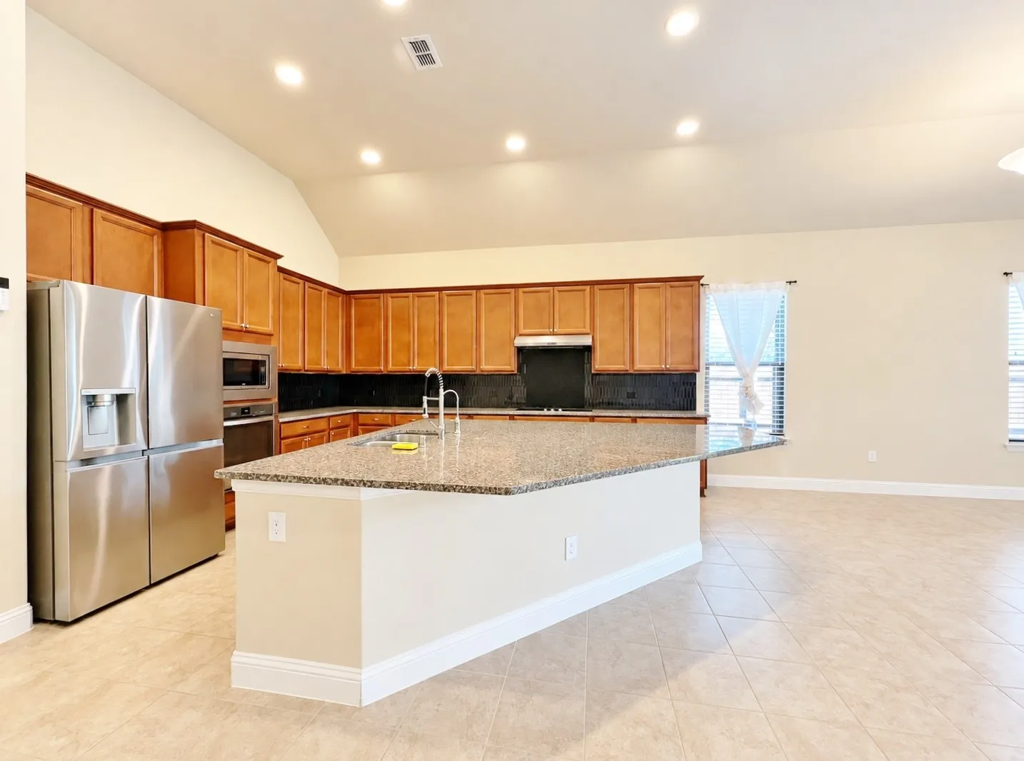 Single Family Residence For Rent in Denton County , 2645 Walnut Creek Lane, The Colony, Texas 75056, 3 Bedroom, 2 Bathroom, 3 Garage spaces, 2,338 Sqft, built in 2015, mls#21386774, Real Estate Agent in The Colony, Homes For Rent in Denton county, Homes For Rent in The Colony, Realtor in The Colony Texas, Real Estate Brokerage Independent Realty Texas, Luminita Cordes Realtor