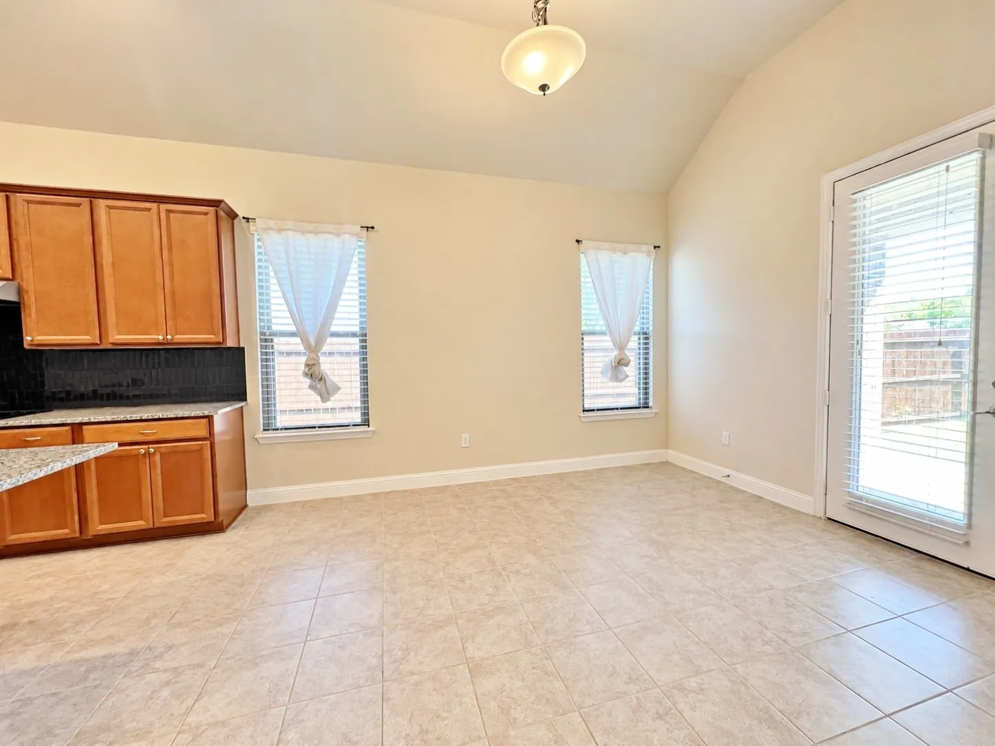 Single Family Residence For Rent in Denton County , 2645 Walnut Creek Lane, The Colony, Texas 75056, 3 Bedroom, 2 Bathroom, 3 Garage spaces, 2,338 Sqft, built in 2015, mls#21386774, Real Estate Agent in The Colony, Homes For Rent in Denton county, Homes For Rent in The Colony, Realtor in The Colony Texas, Real Estate Brokerage Independent Realty Texas, Luminita Cordes Realtor