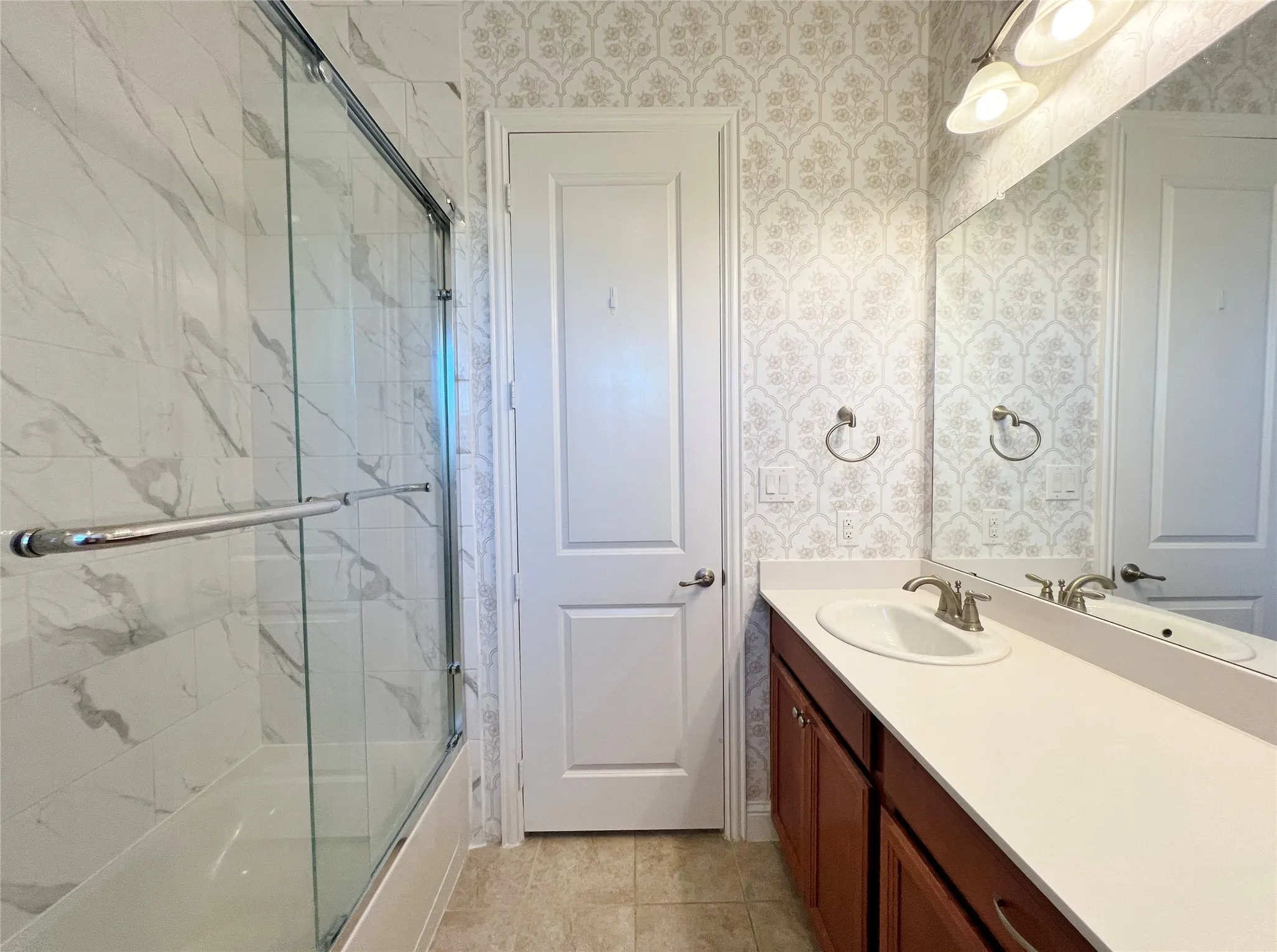 Single Family Residence For Rent in Denton County , 2645 Walnut Creek Lane, The Colony, Texas 75056, 3 Bedroom, 2 Bathroom, 3 Garage spaces, 2,338 Sqft, built in 2015, mls#21386774, Real Estate Agent in The Colony, Homes For Rent in Denton county, Homes For Rent in The Colony, Realtor in The Colony Texas, Real Estate Brokerage Independent Realty Texas, Luminita Cordes Realtor