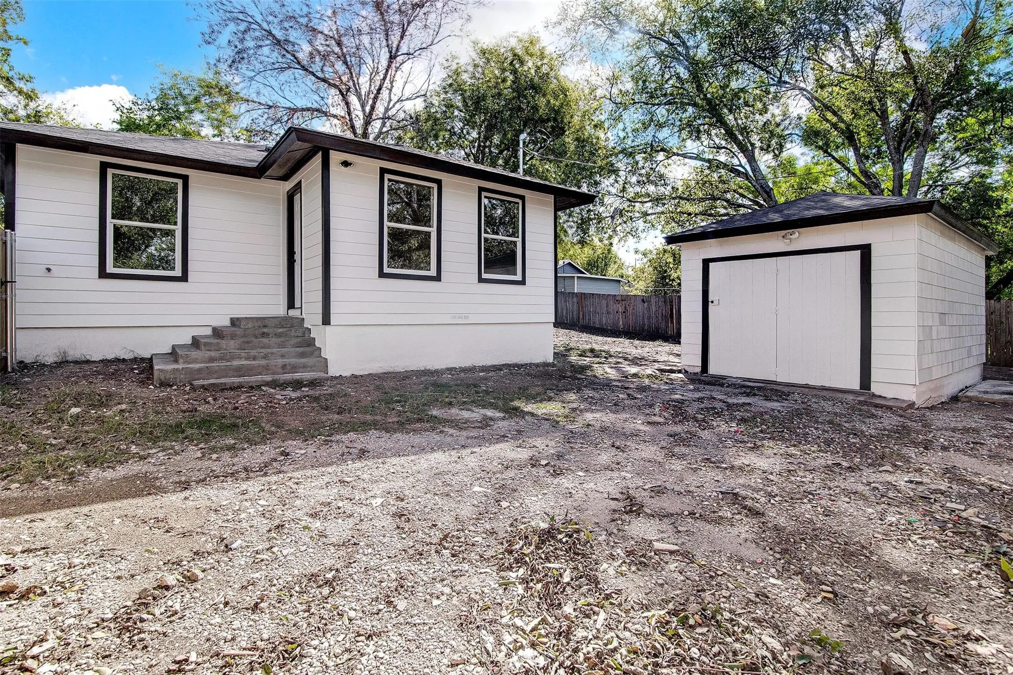 Single Family Residence For Rent in Tarrant County , 5305 Purdue Avenue, River Oaks, Texas 76114, 4 Bedroom, 2 Bathroom, 1 Garage spaces, 1,315 Sqft, built in 1940, mls#21386775, Real Estate Agent in River Oaks, Homes For Rent in Tarrant county, Homes For Rent in River Oaks, Realtor in River Oaks Texas, Real Estate Brokerage Independent Realty Texas, Luminita Cordes Realtor