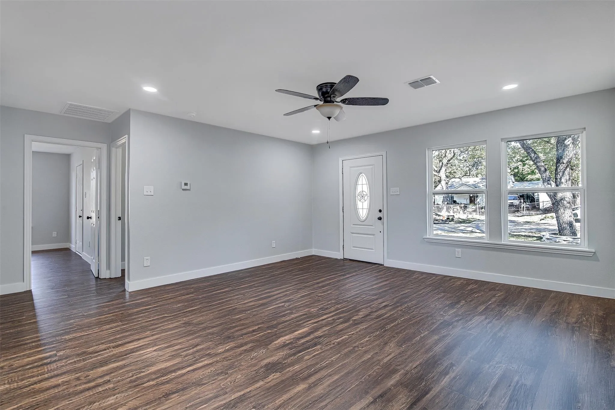 Single Family Residence For Rent in Tarrant County , 5305 Purdue Avenue, River Oaks, Texas 76114, 4 Bedroom, 2 Bathroom, 1 Garage spaces, 1,315 Sqft, built in 1940, mls#21386775, Real Estate Agent in River Oaks, Homes For Rent in Tarrant county, Homes For Rent in River Oaks, Realtor in River Oaks Texas, Real Estate Brokerage Independent Realty Texas, Luminita Cordes Realtor