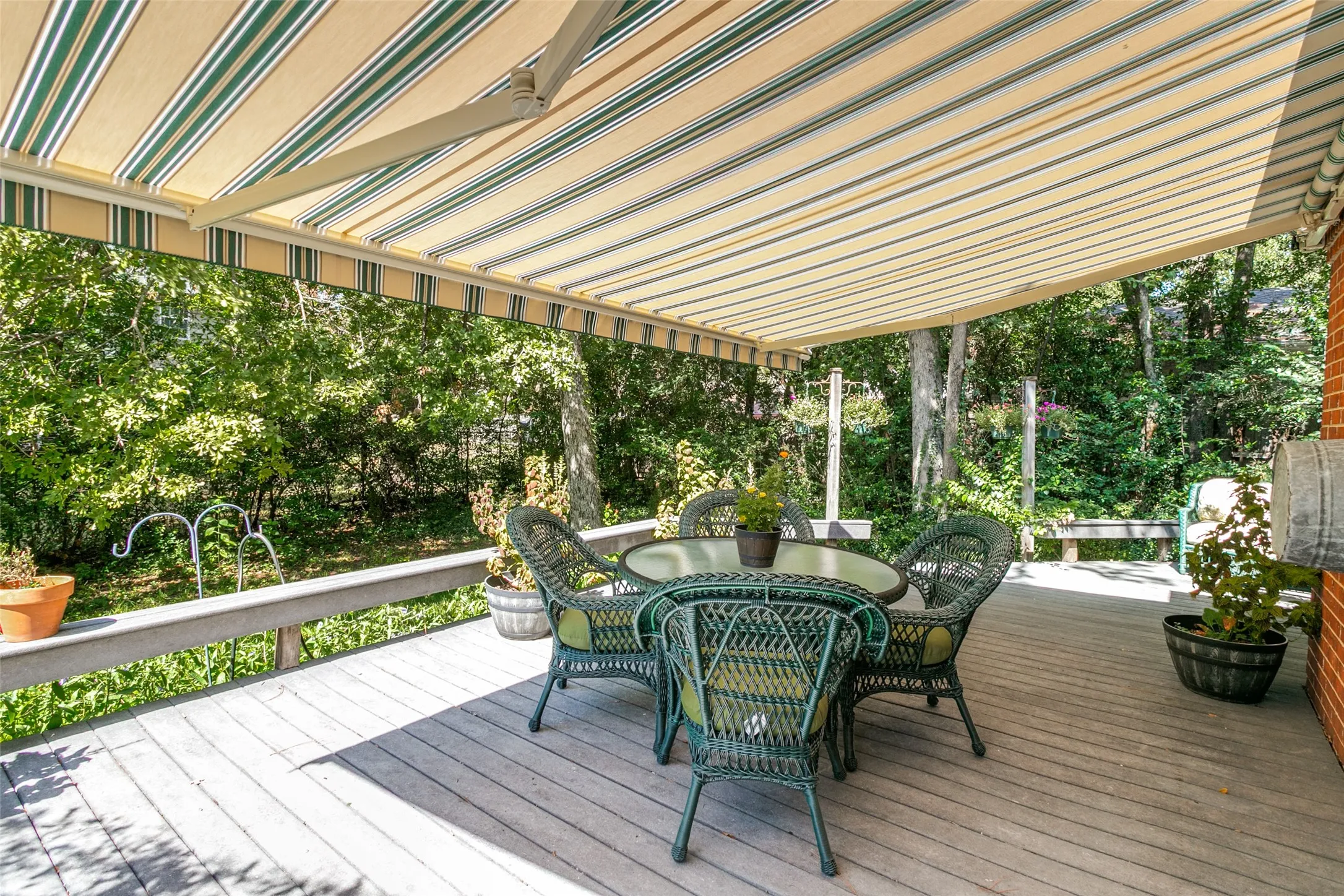 Single Family Residence For Sale in Tarrant County , 1814 Woodridge Drive, Arlington, Texas 76013, 4 Bedroom, 4 Bathroom, 2 Garage spaces, 3,287 Sqft, built in 1995, mls#21385723, Real Estate Agent in Arlington, Homes For Sale in Tarrant county, Homes For Sale in Arlington, Realtor in Arlington Texas, Real Estate Brokerage Independent Realty Texas, Luminita Cordes Realtor