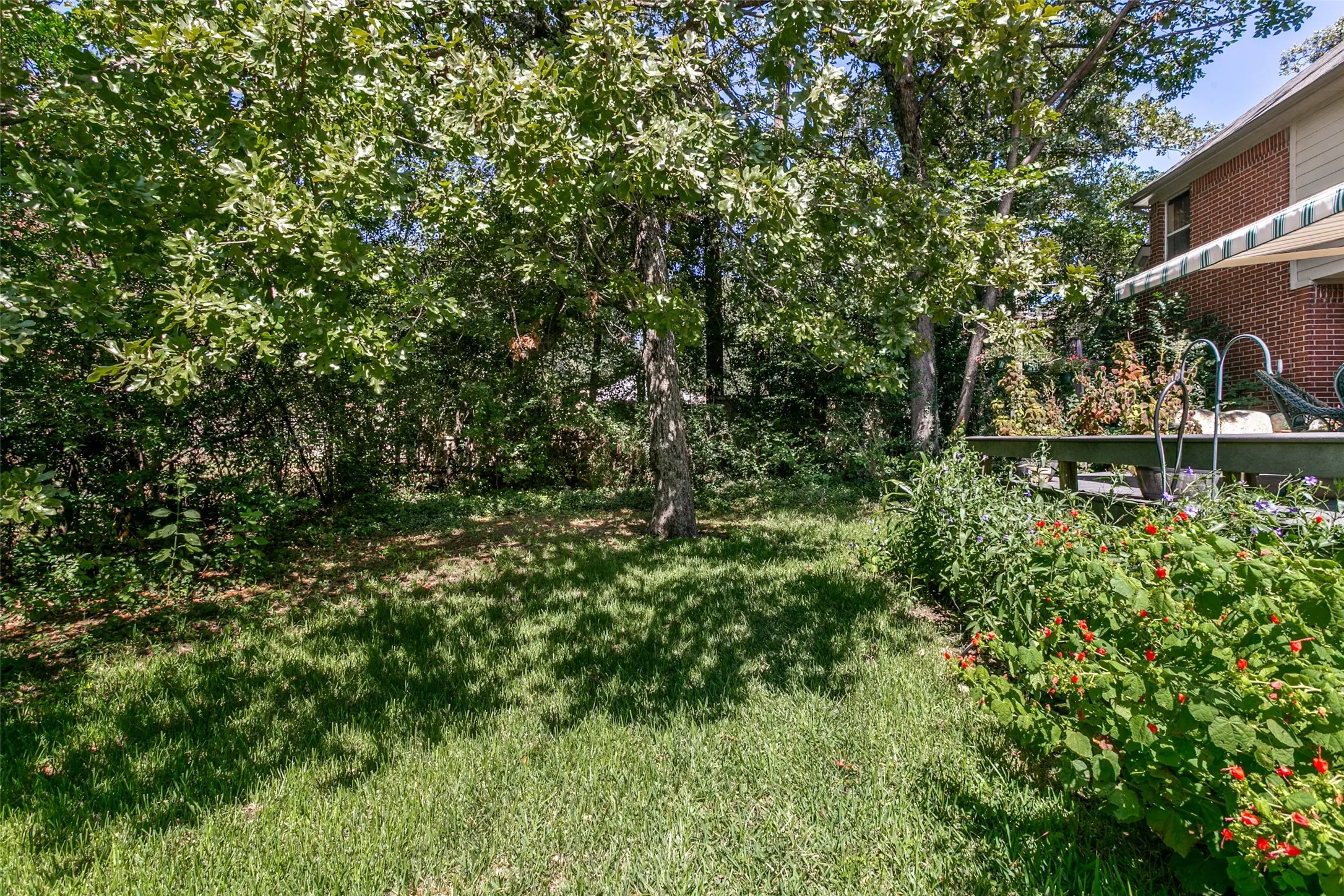 Single Family Residence For Sale in Tarrant County , 1814 Woodridge Drive, Arlington, Texas 76013, 4 Bedroom, 4 Bathroom, 2 Garage spaces, 3,287 Sqft, built in 1995, mls#21385723, Real Estate Agent in Arlington, Homes For Sale in Tarrant county, Homes For Sale in Arlington, Realtor in Arlington Texas, Real Estate Brokerage Independent Realty Texas, Luminita Cordes Realtor