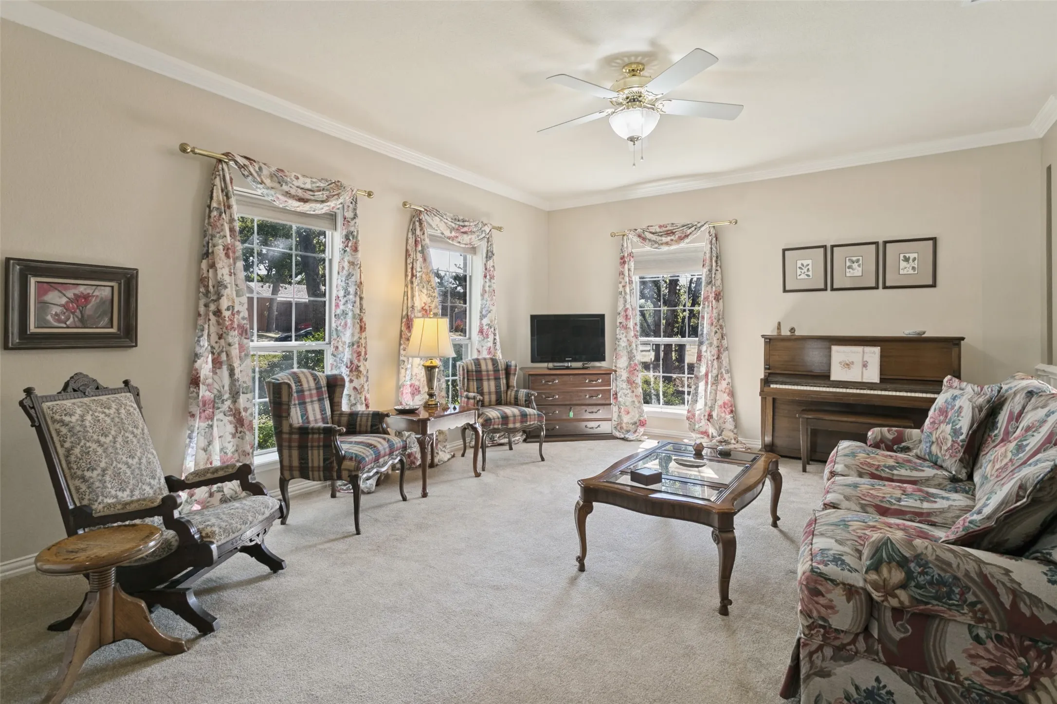Single Family Residence For Sale in Tarrant County , 1814 Woodridge Drive, Arlington, Texas 76013, 4 Bedroom, 4 Bathroom, 2 Garage spaces, 3,287 Sqft, built in 1995, mls#21385723, Real Estate Agent in Arlington, Homes For Sale in Tarrant county, Homes For Sale in Arlington, Realtor in Arlington Texas, Real Estate Brokerage Independent Realty Texas, Luminita Cordes Realtor