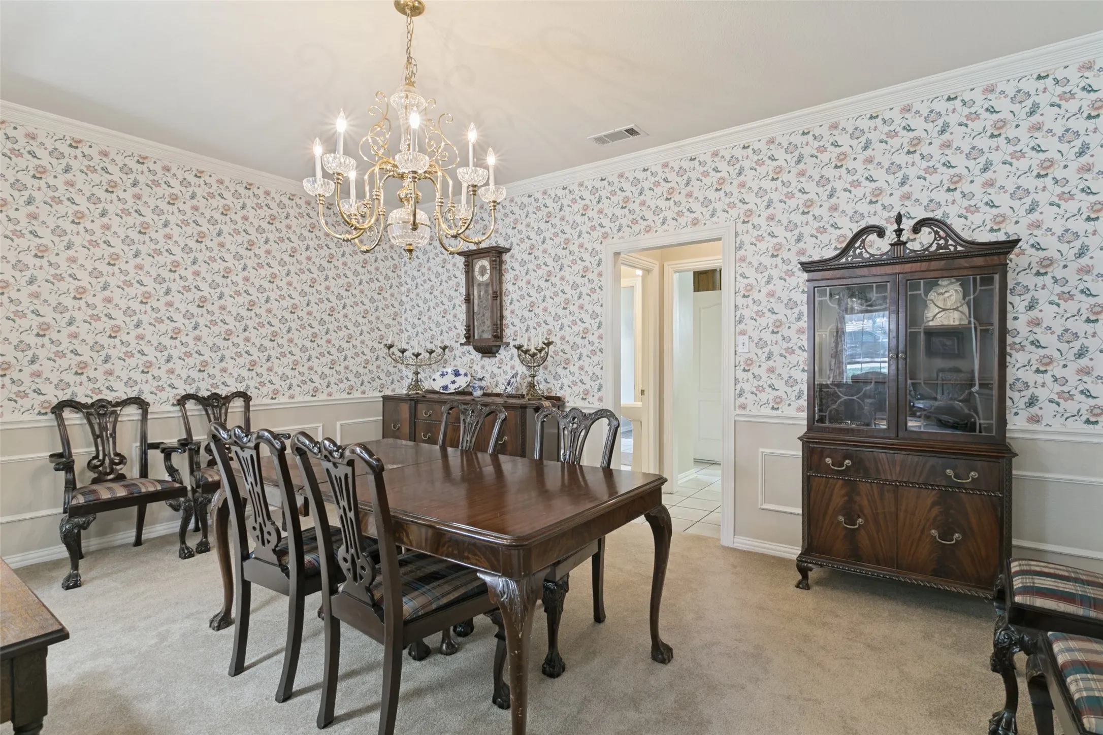 Single Family Residence For Sale in Tarrant County , 1814 Woodridge Drive, Arlington, Texas 76013, 4 Bedroom, 4 Bathroom, 2 Garage spaces, 3,287 Sqft, built in 1995, mls#21385723, Real Estate Agent in Arlington, Homes For Sale in Tarrant county, Homes For Sale in Arlington, Realtor in Arlington Texas, Real Estate Brokerage Independent Realty Texas, Luminita Cordes Realtor
