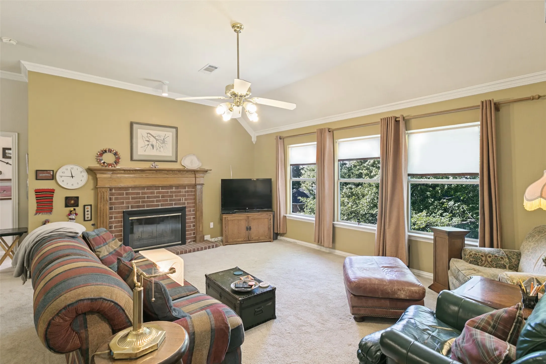 Single Family Residence For Sale in Tarrant County , 1814 Woodridge Drive, Arlington, Texas 76013, 4 Bedroom, 4 Bathroom, 2 Garage spaces, 3,287 Sqft, built in 1995, mls#21385723, Real Estate Agent in Arlington, Homes For Sale in Tarrant county, Homes For Sale in Arlington, Realtor in Arlington Texas, Real Estate Brokerage Independent Realty Texas, Luminita Cordes Realtor