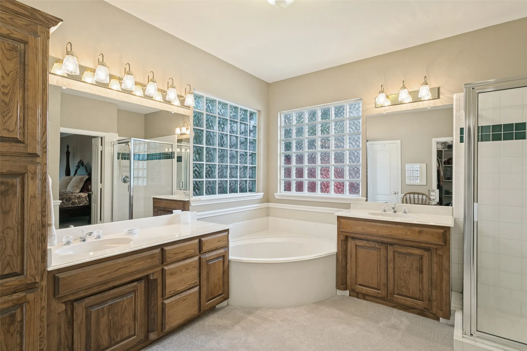Single Family Residence For Sale in Tarrant County , 1814 Woodridge Drive, Arlington, Texas 76013, 4 Bedroom, 4 Bathroom, 2 Garage spaces, 3,287 Sqft, built in 1995, mls#21385723, Real Estate Agent in Arlington, Homes For Sale in Tarrant county, Homes For Sale in Arlington, Realtor in Arlington Texas, Real Estate Brokerage Independent Realty Texas, Luminita Cordes Realtor