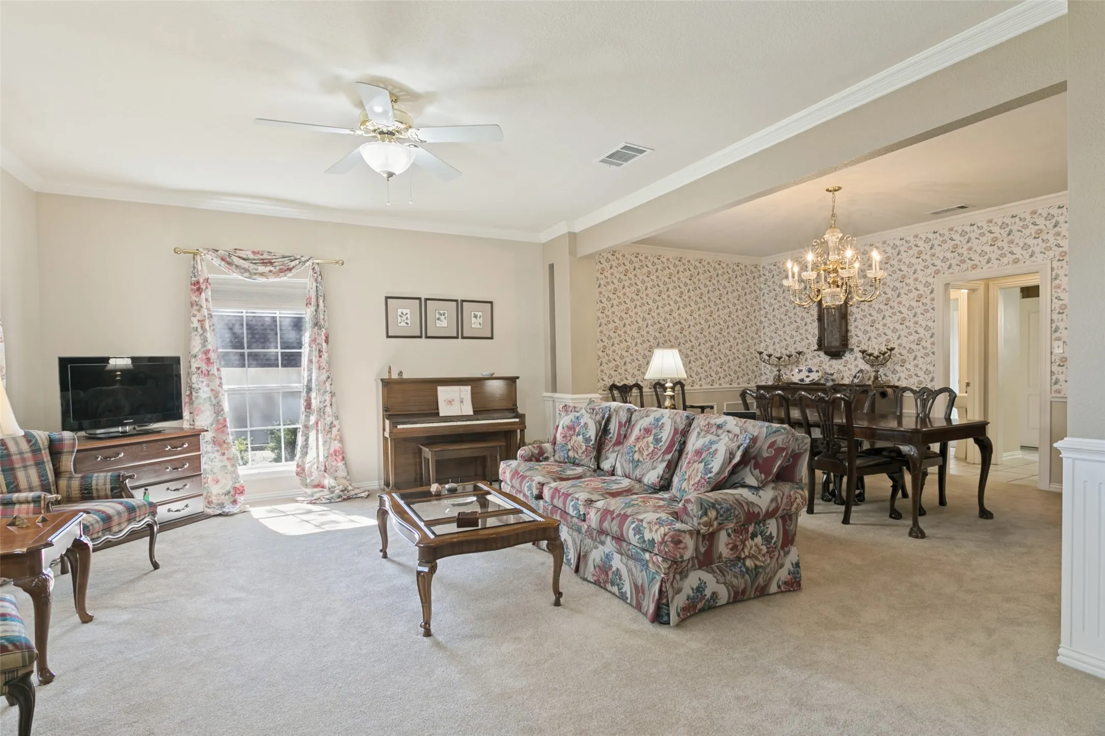 Single Family Residence For Sale in Tarrant County , 1814 Woodridge Drive, Arlington, Texas 76013, 4 Bedroom, 4 Bathroom, 2 Garage spaces, 3,287 Sqft, built in 1995, mls#21385723, Real Estate Agent in Arlington, Homes For Sale in Tarrant county, Homes For Sale in Arlington, Realtor in Arlington Texas, Real Estate Brokerage Independent Realty Texas, Luminita Cordes Realtor
