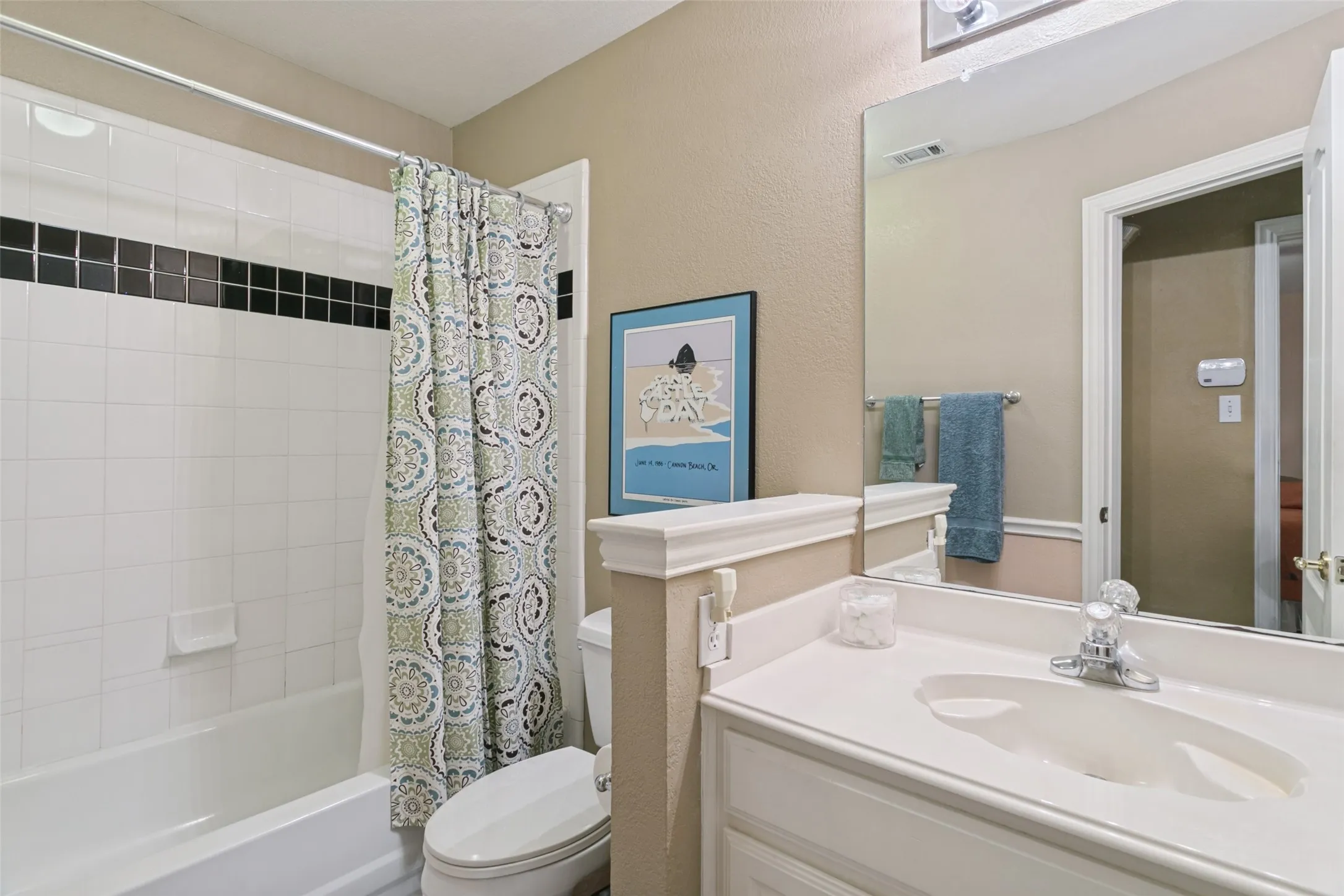 Single Family Residence For Sale in Tarrant County , 1814 Woodridge Drive, Arlington, Texas 76013, 4 Bedroom, 4 Bathroom, 2 Garage spaces, 3,287 Sqft, built in 1995, mls#21385723, Real Estate Agent in Arlington, Homes For Sale in Tarrant county, Homes For Sale in Arlington, Realtor in Arlington Texas, Real Estate Brokerage Independent Realty Texas, Luminita Cordes Realtor