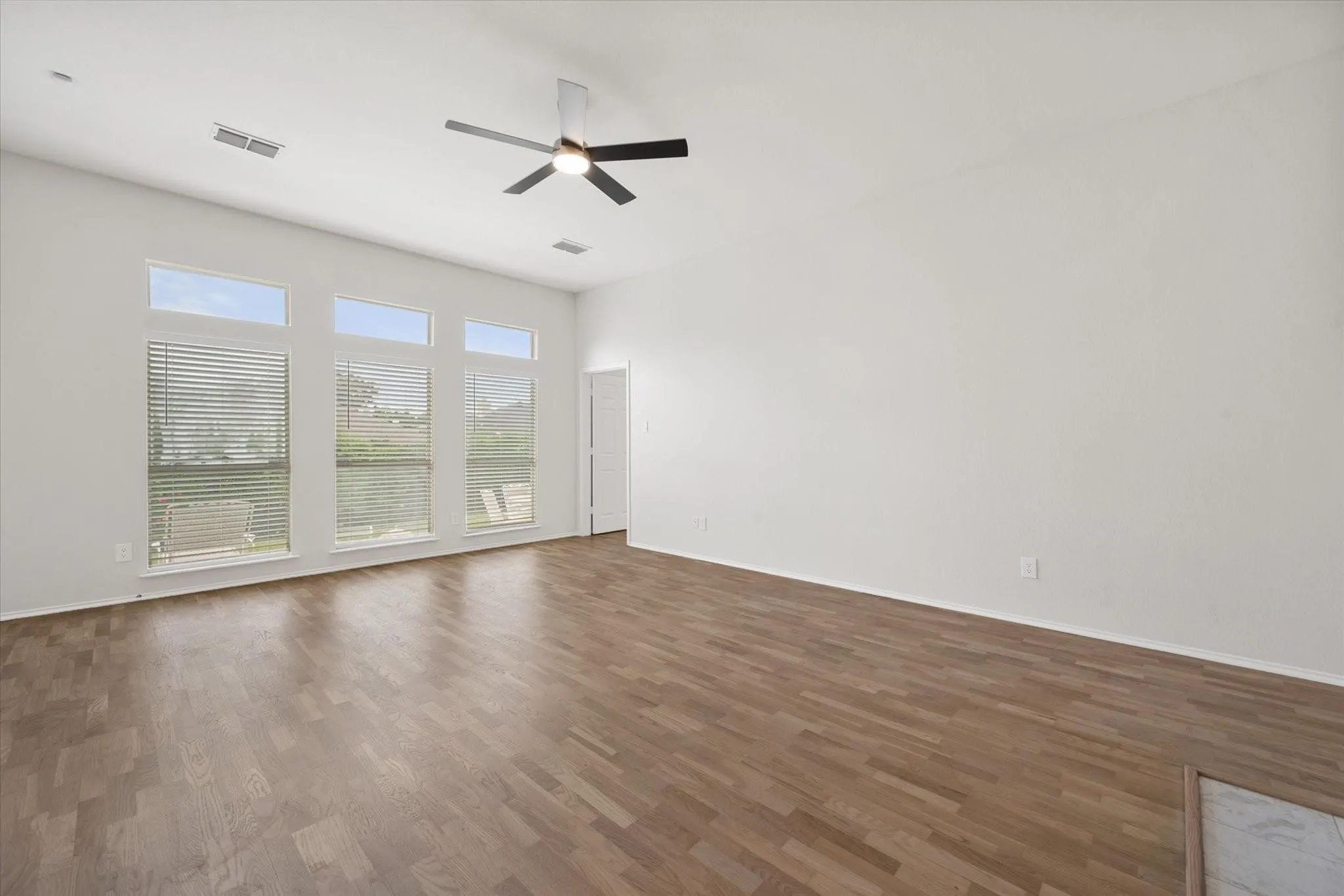 Single Family Residence For Sale in Tarrant County , 6604 High Brook Drive, Fort Worth, Texas 76132, 3 Bedroom, 2 Bathroom, 2 Garage spaces, 2,183 Sqft, built in 1997, mls#21386772, Real Estate Agent in Fort Worth, Homes For Sale in Tarrant county, Homes For Sale in Fort Worth, Realtor in Fort Worth Texas, Real Estate Brokerage Independent Realty Texas, Luminita Cordes Realtor