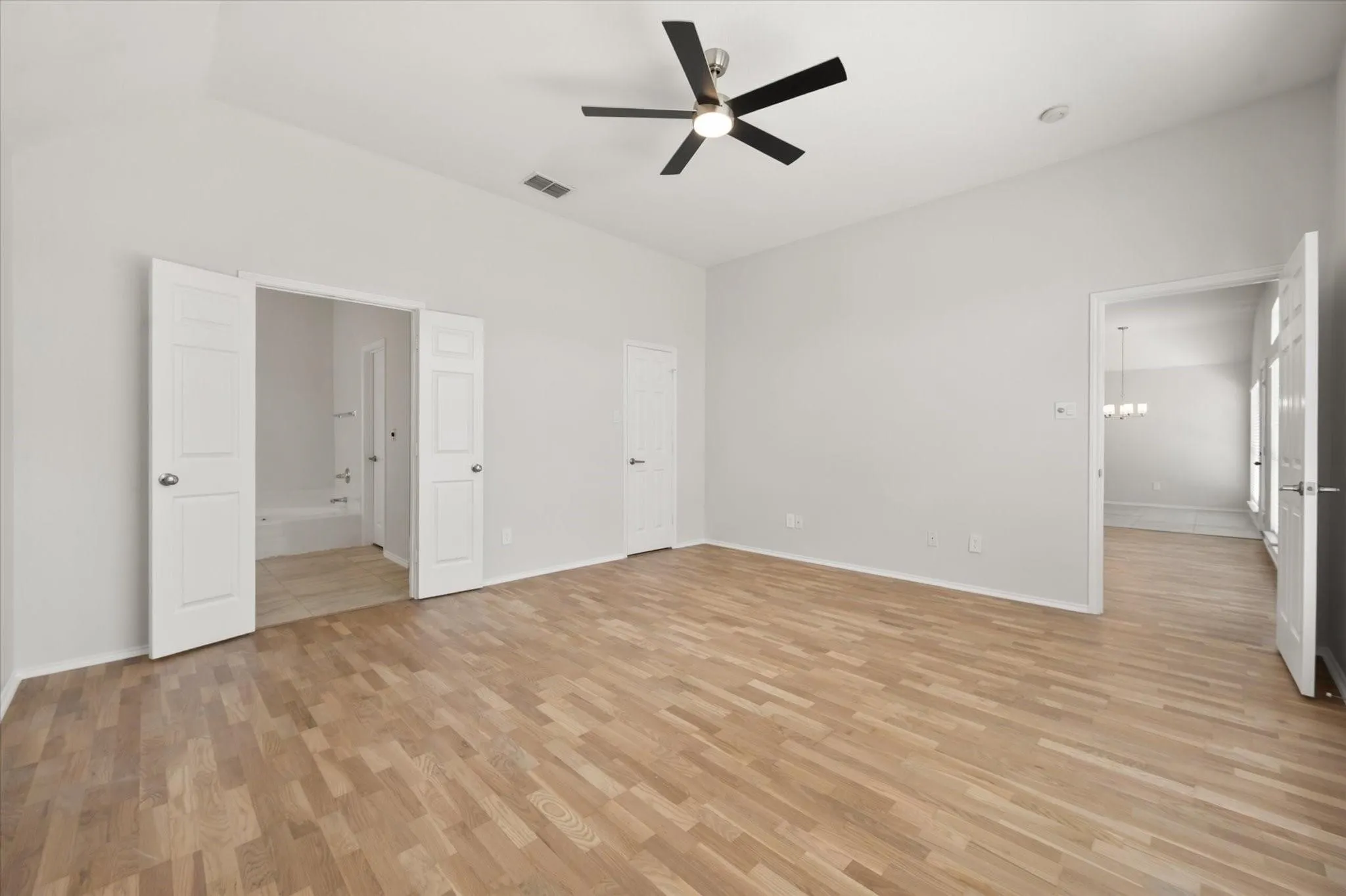 Single Family Residence For Sale in Tarrant County , 6604 High Brook Drive, Fort Worth, Texas 76132, 3 Bedroom, 2 Bathroom, 2 Garage spaces, 2,183 Sqft, built in 1997, mls#21386772, Real Estate Agent in Fort Worth, Homes For Sale in Tarrant county, Homes For Sale in Fort Worth, Realtor in Fort Worth Texas, Real Estate Brokerage Independent Realty Texas, Luminita Cordes Realtor