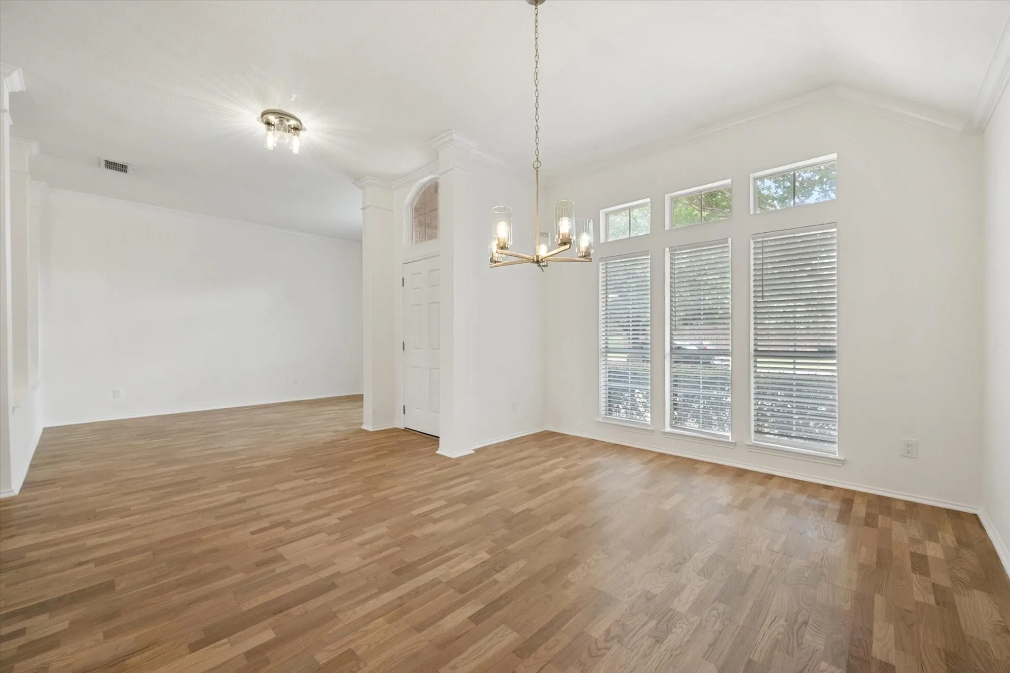 Single Family Residence For Sale in Tarrant County , 6604 High Brook Drive, Fort Worth, Texas 76132, 3 Bedroom, 2 Bathroom, 2 Garage spaces, 2,183 Sqft, built in 1997, mls#21386772, Real Estate Agent in Fort Worth, Homes For Sale in Tarrant county, Homes For Sale in Fort Worth, Realtor in Fort Worth Texas, Real Estate Brokerage Independent Realty Texas, Luminita Cordes Realtor