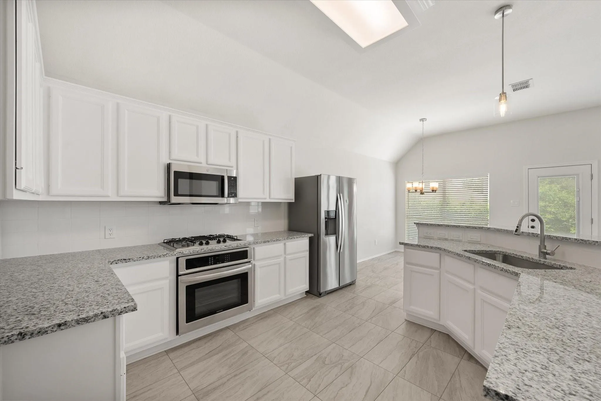 Single Family Residence For Sale in Tarrant County , 6604 High Brook Drive, Fort Worth, Texas 76132, 3 Bedroom, 2 Bathroom, 2 Garage spaces, 2,183 Sqft, built in 1997, mls#21386772, Real Estate Agent in Fort Worth, Homes For Sale in Tarrant county, Homes For Sale in Fort Worth, Realtor in Fort Worth Texas, Real Estate Brokerage Independent Realty Texas, Luminita Cordes Realtor