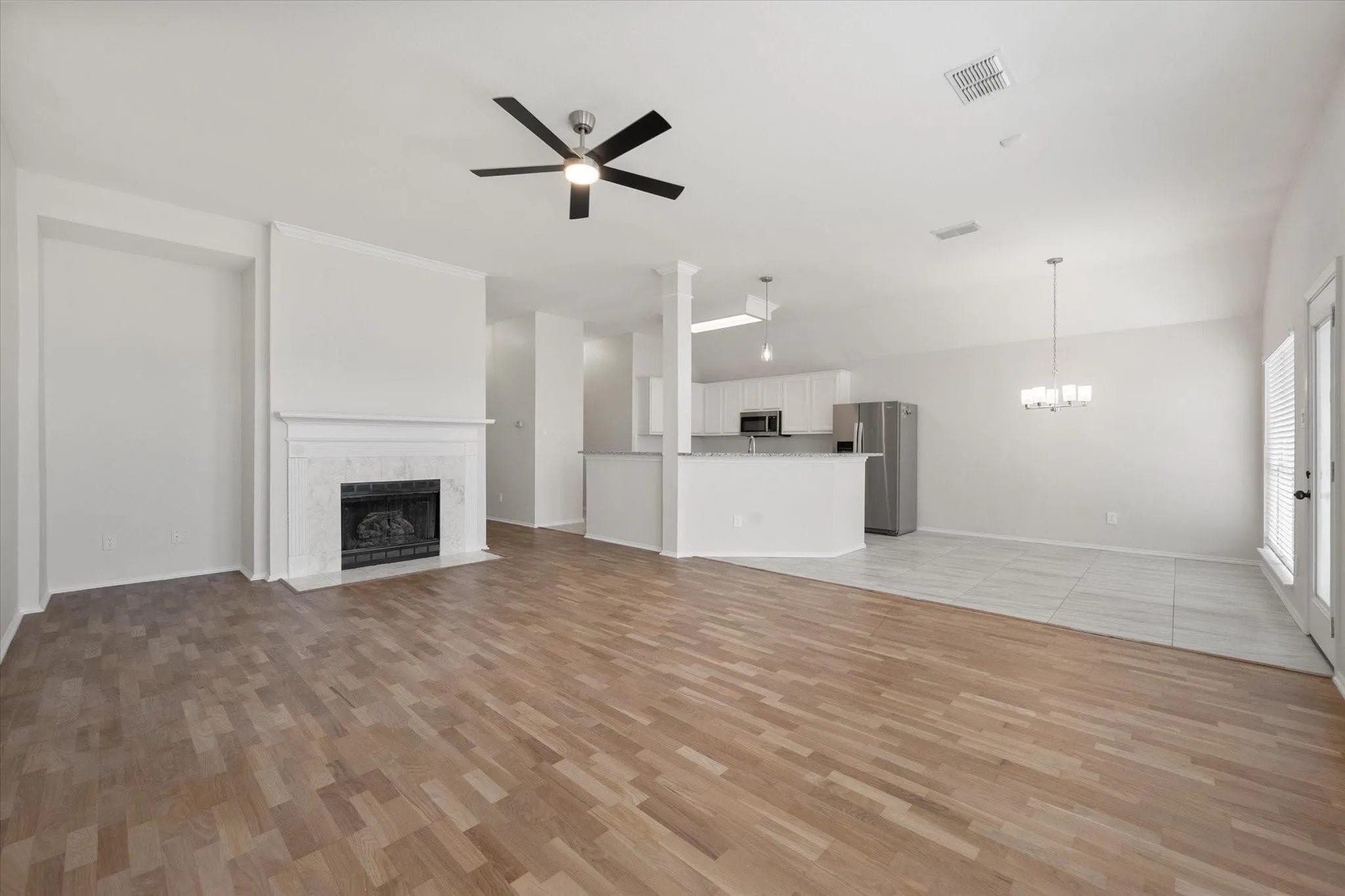 Single Family Residence For Sale in Tarrant County , 6604 High Brook Drive, Fort Worth, Texas 76132, 3 Bedroom, 2 Bathroom, 2 Garage spaces, 2,183 Sqft, built in 1997, mls#21386772, Real Estate Agent in Fort Worth, Homes For Sale in Tarrant county, Homes For Sale in Fort Worth, Realtor in Fort Worth Texas, Real Estate Brokerage Independent Realty Texas, Luminita Cordes Realtor