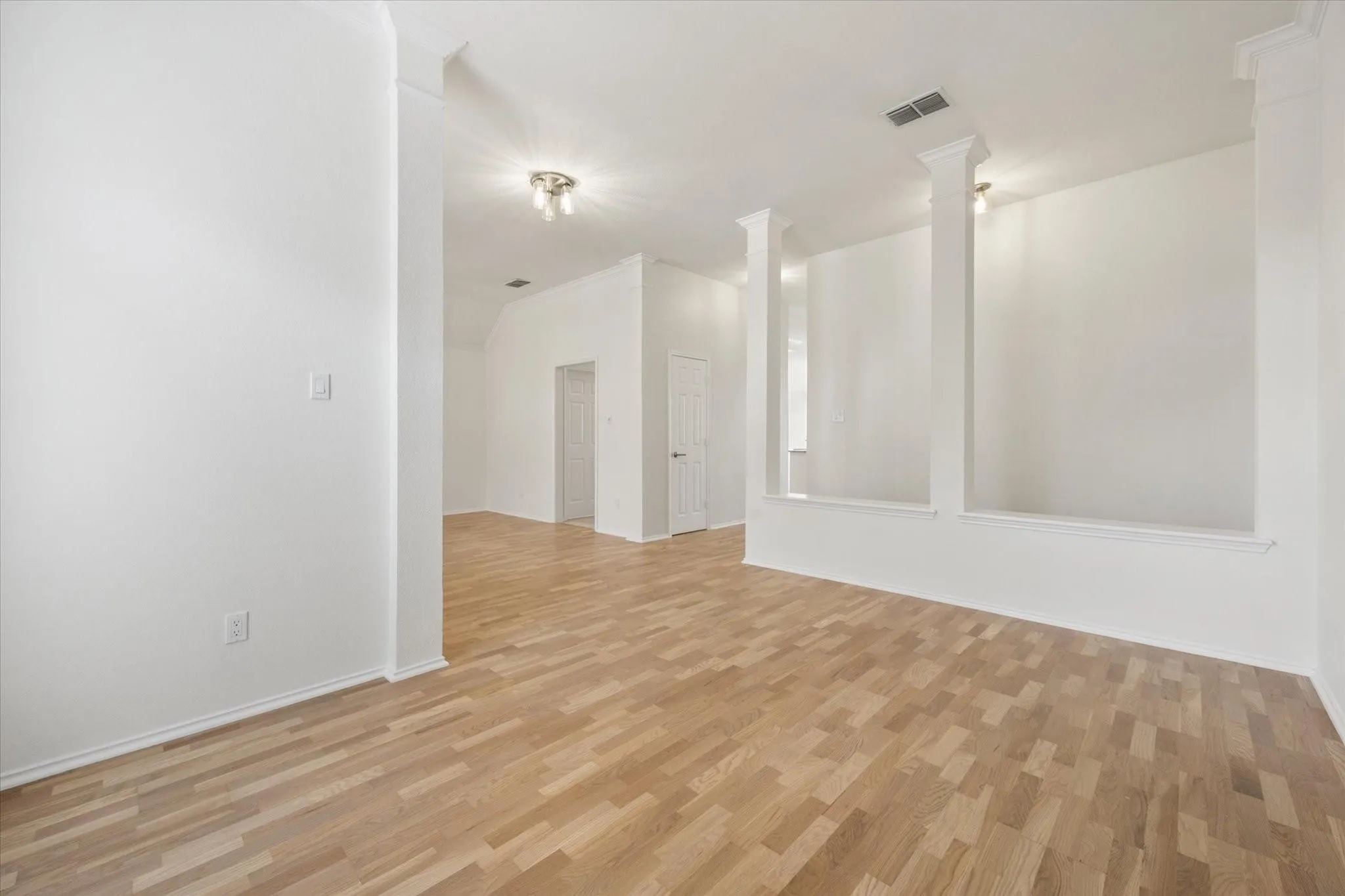 Single Family Residence For Sale in Tarrant County , 6604 High Brook Drive, Fort Worth, Texas 76132, 3 Bedroom, 2 Bathroom, 2 Garage spaces, 2,183 Sqft, built in 1997, mls#21386772, Real Estate Agent in Fort Worth, Homes For Sale in Tarrant county, Homes For Sale in Fort Worth, Realtor in Fort Worth Texas, Real Estate Brokerage Independent Realty Texas, Luminita Cordes Realtor