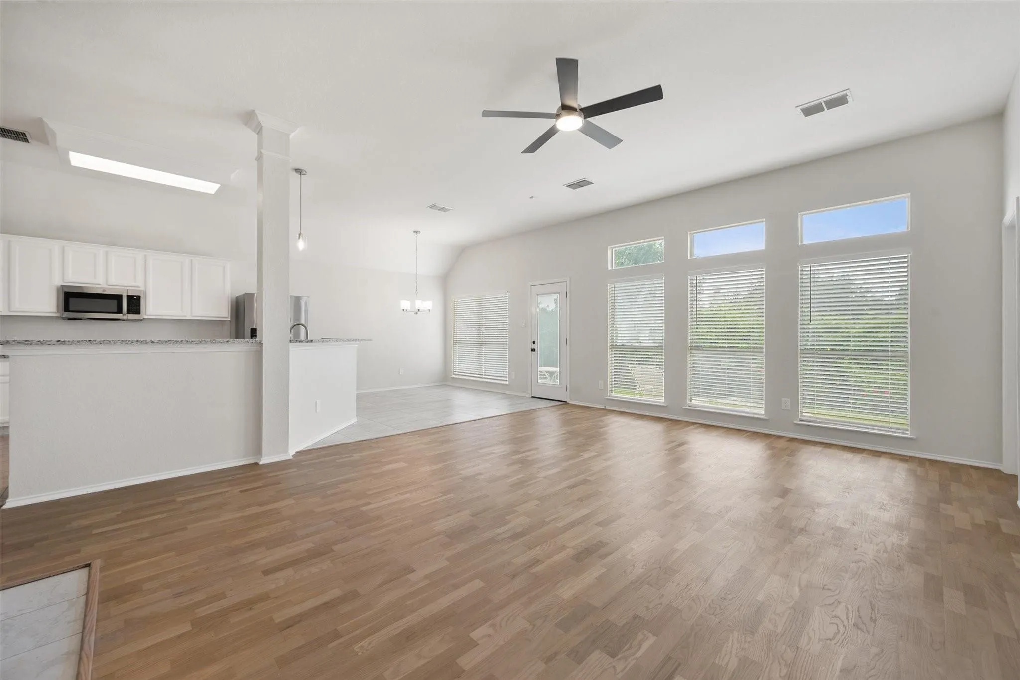 Single Family Residence For Sale in Tarrant County , 6604 High Brook Drive, Fort Worth, Texas 76132, 3 Bedroom, 2 Bathroom, 2 Garage spaces, 2,183 Sqft, built in 1997, mls#21386772, Real Estate Agent in Fort Worth, Homes For Sale in Tarrant county, Homes For Sale in Fort Worth, Realtor in Fort Worth Texas, Real Estate Brokerage Independent Realty Texas, Luminita Cordes Realtor