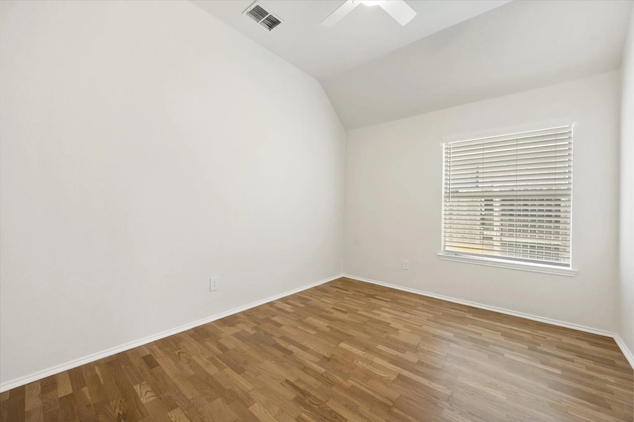 Single Family Residence For Sale in Tarrant County , 6604 High Brook Drive, Fort Worth, Texas 76132, 3 Bedroom, 2 Bathroom, 2 Garage spaces, 2,183 Sqft, built in 1997, mls#21386772, Real Estate Agent in Fort Worth, Homes For Sale in Tarrant county, Homes For Sale in Fort Worth, Realtor in Fort Worth Texas, Real Estate Brokerage Independent Realty Texas, Luminita Cordes Realtor