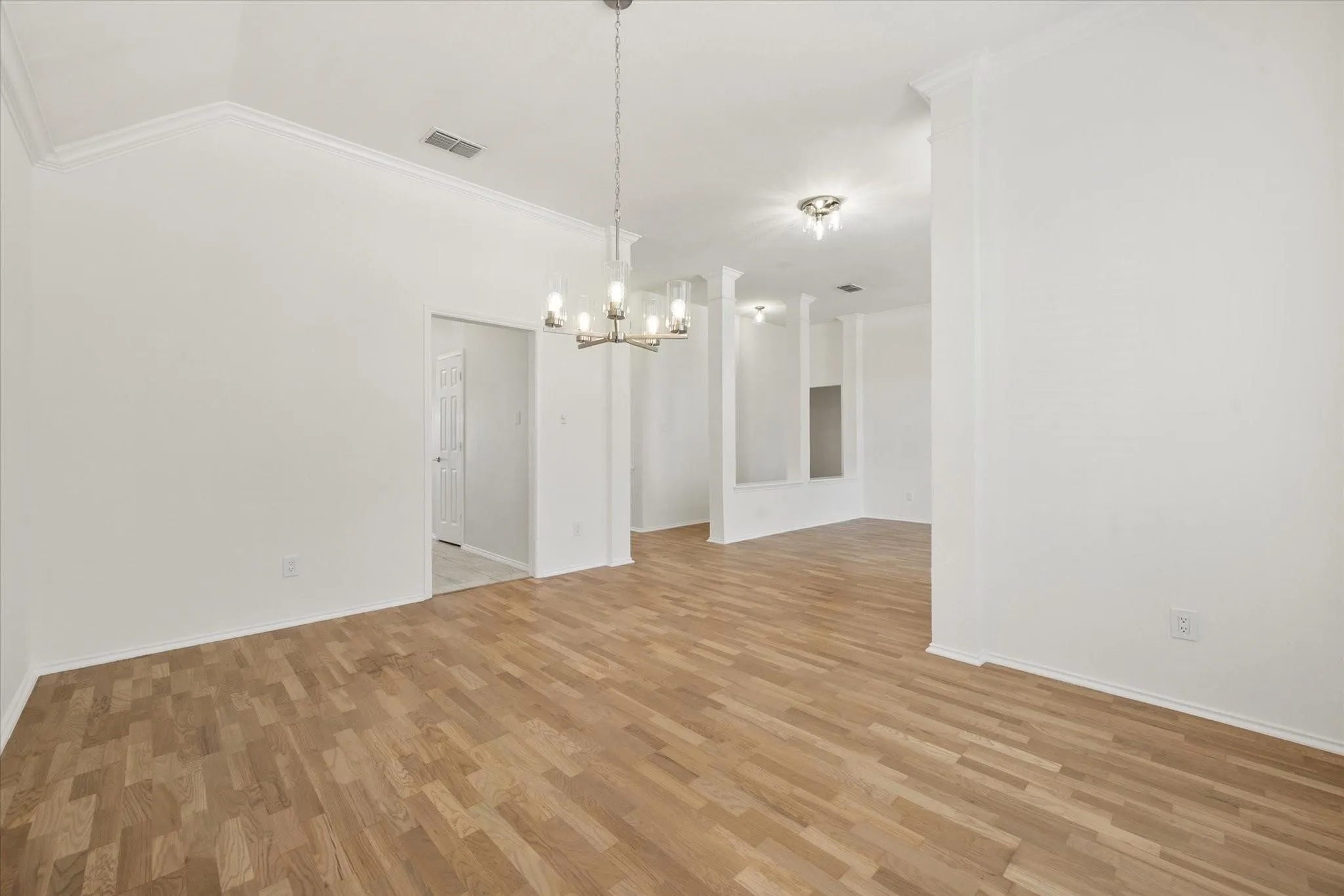 Single Family Residence For Sale in Tarrant County , 6604 High Brook Drive, Fort Worth, Texas 76132, 3 Bedroom, 2 Bathroom, 2 Garage spaces, 2,183 Sqft, built in 1997, mls#21386772, Real Estate Agent in Fort Worth, Homes For Sale in Tarrant county, Homes For Sale in Fort Worth, Realtor in Fort Worth Texas, Real Estate Brokerage Independent Realty Texas, Luminita Cordes Realtor