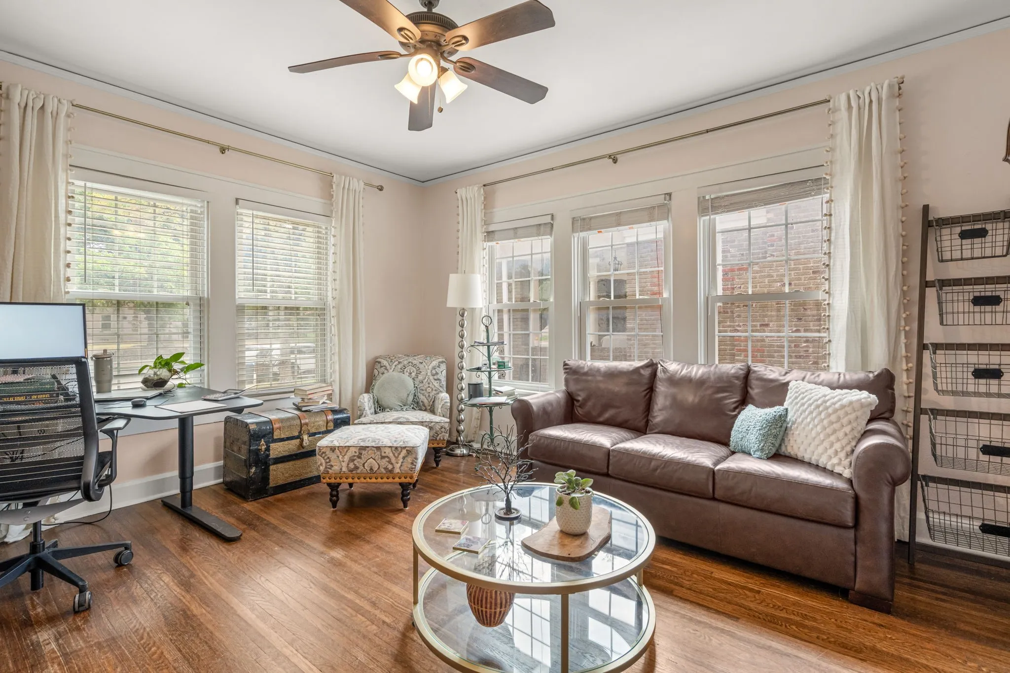 Single Family Residence For Sale in Tarrant County , 2736 Willing Avenue, Fort Worth, Texas 76110, 2 Bedroom, 1 Bathroom, 1 Garage spaces, 1,488 Sqft, built in 1927, mls#21383125, Real Estate Agent in Fort Worth, Homes For Sale in Tarrant county, Homes For Sale in Fort Worth, Realtor in Fort Worth Texas, Real Estate Brokerage Independent Realty Texas, Luminita Cordes Realtor