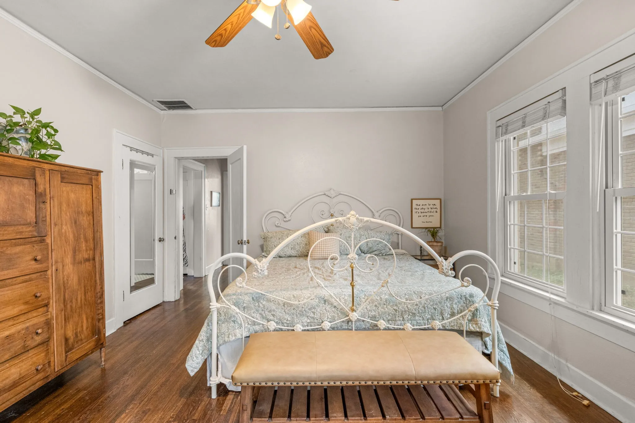 Single Family Residence For Sale in Tarrant County , 2736 Willing Avenue, Fort Worth, Texas 76110, 2 Bedroom, 1 Bathroom, 1 Garage spaces, 1,488 Sqft, built in 1927, mls#21383125, Real Estate Agent in Fort Worth, Homes For Sale in Tarrant county, Homes For Sale in Fort Worth, Realtor in Fort Worth Texas, Real Estate Brokerage Independent Realty Texas, Luminita Cordes Realtor