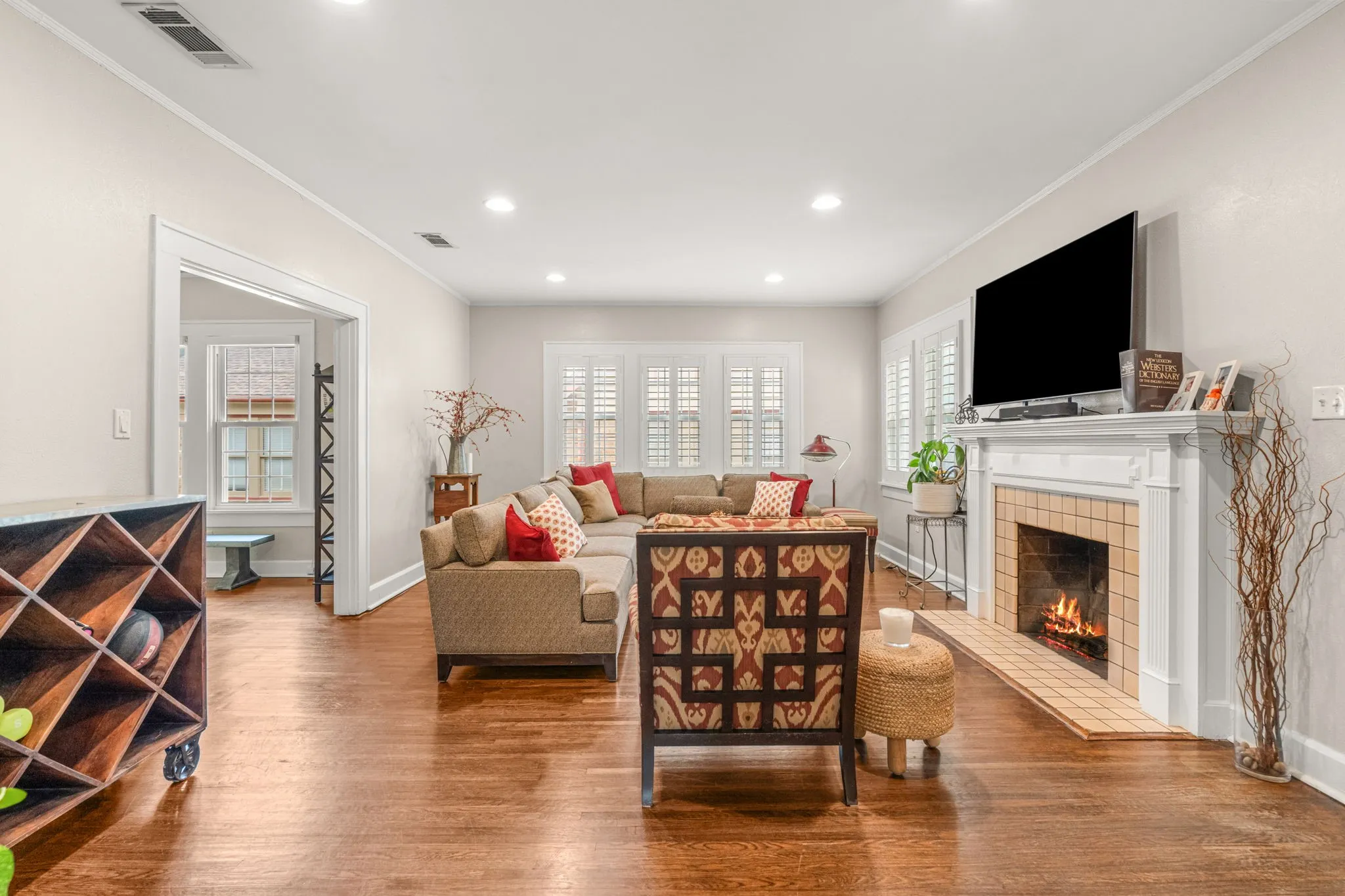 Single Family Residence For Sale in Tarrant County , 2736 Willing Avenue, Fort Worth, Texas 76110, 2 Bedroom, 1 Bathroom, 1 Garage spaces, 1,488 Sqft, built in 1927, mls#21383125, Real Estate Agent in Fort Worth, Homes For Sale in Tarrant county, Homes For Sale in Fort Worth, Realtor in Fort Worth Texas, Real Estate Brokerage Independent Realty Texas, Luminita Cordes Realtor